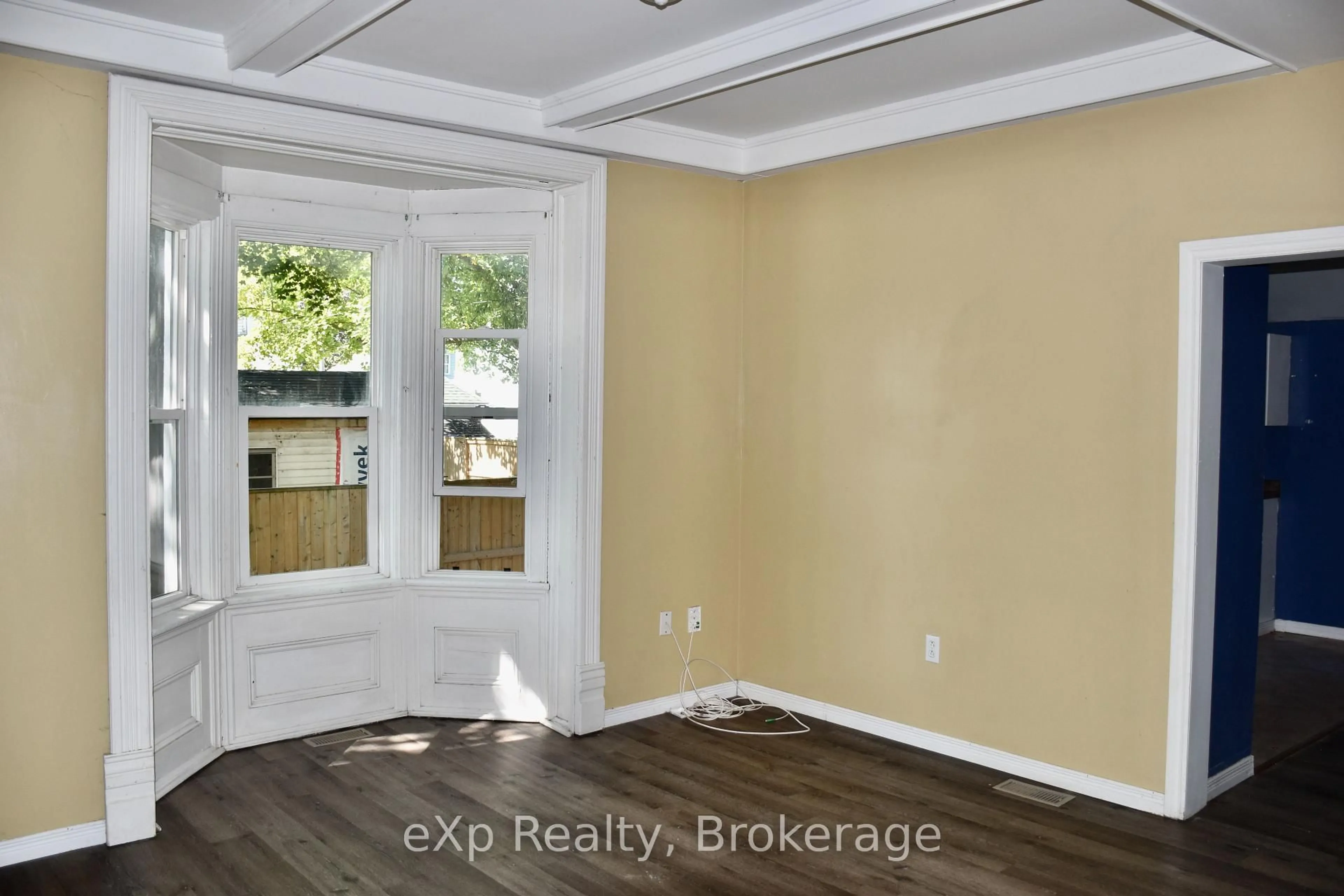 A pic of a room for 114 Alfred St, Sarnia Ontario N7T 2G2