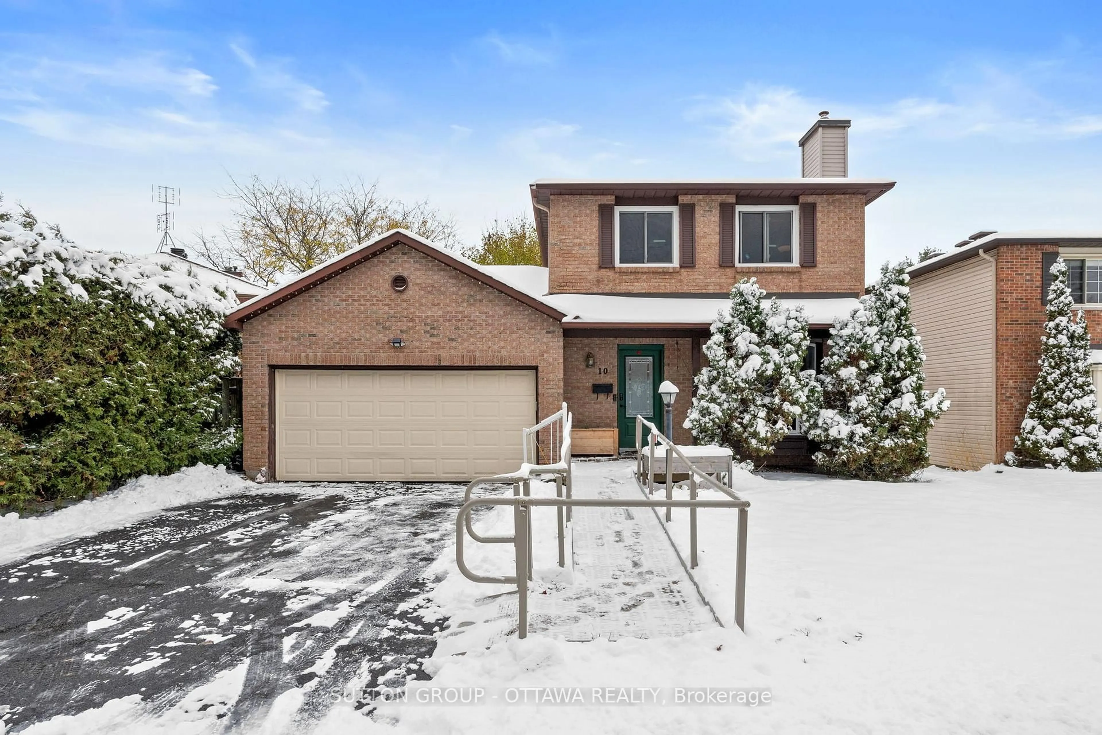 Home with vinyl exterior material, street for 10 Foxleigh Cres, Kanata Ontario K2M 1B5