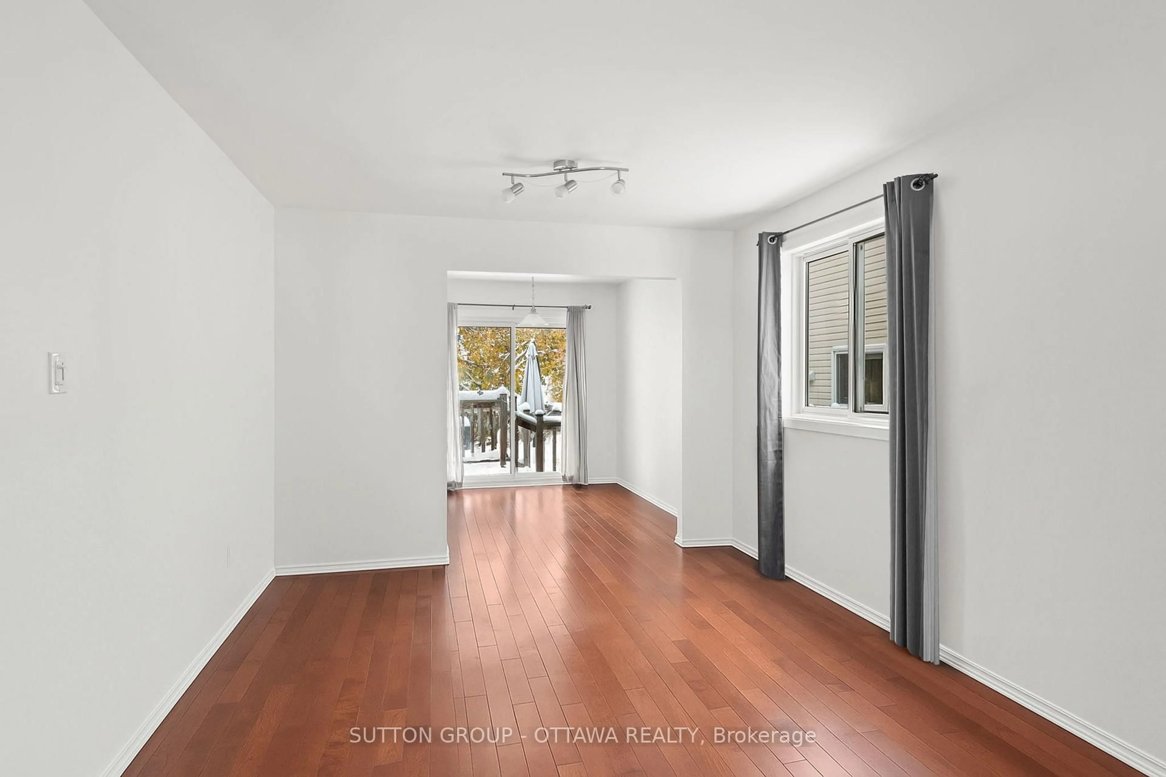 Unknown for 10 Foxleigh Cres, Kanata Ontario K2M 1B5