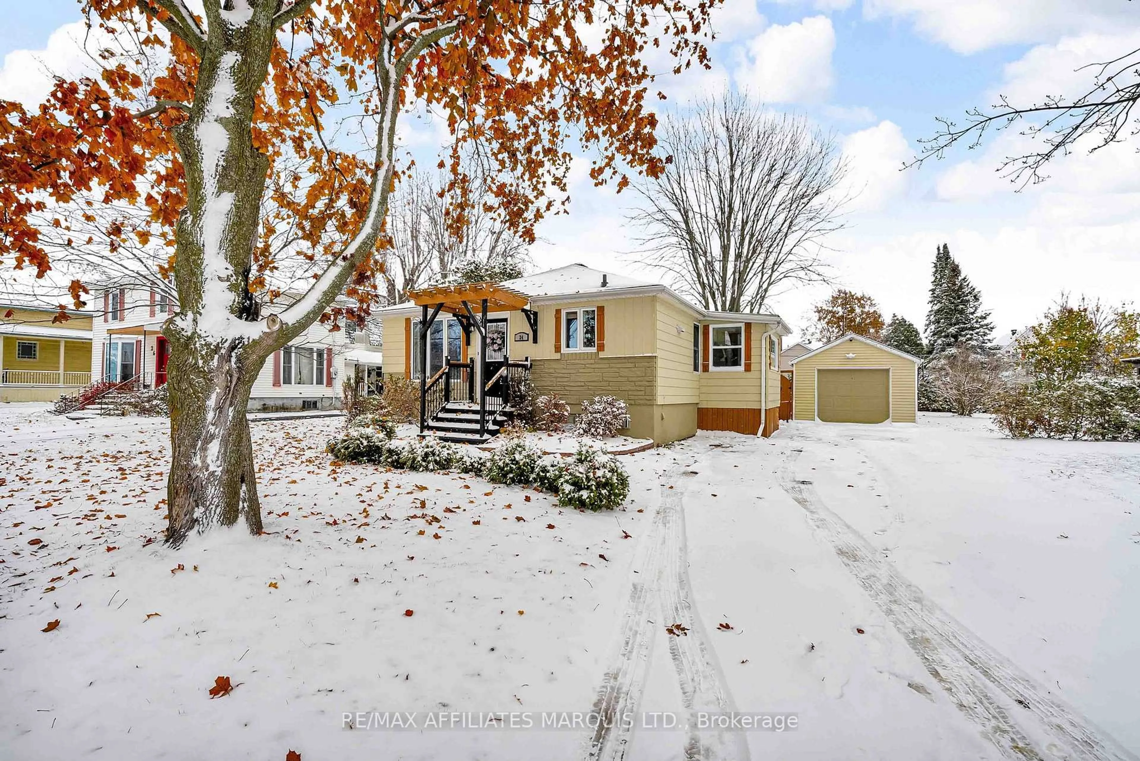 A pic from outside/outdoor area/front of a property/back of a property/a pic from drone, street for 24 Bethune Ave, South Stormont Ontario K0C 1P0