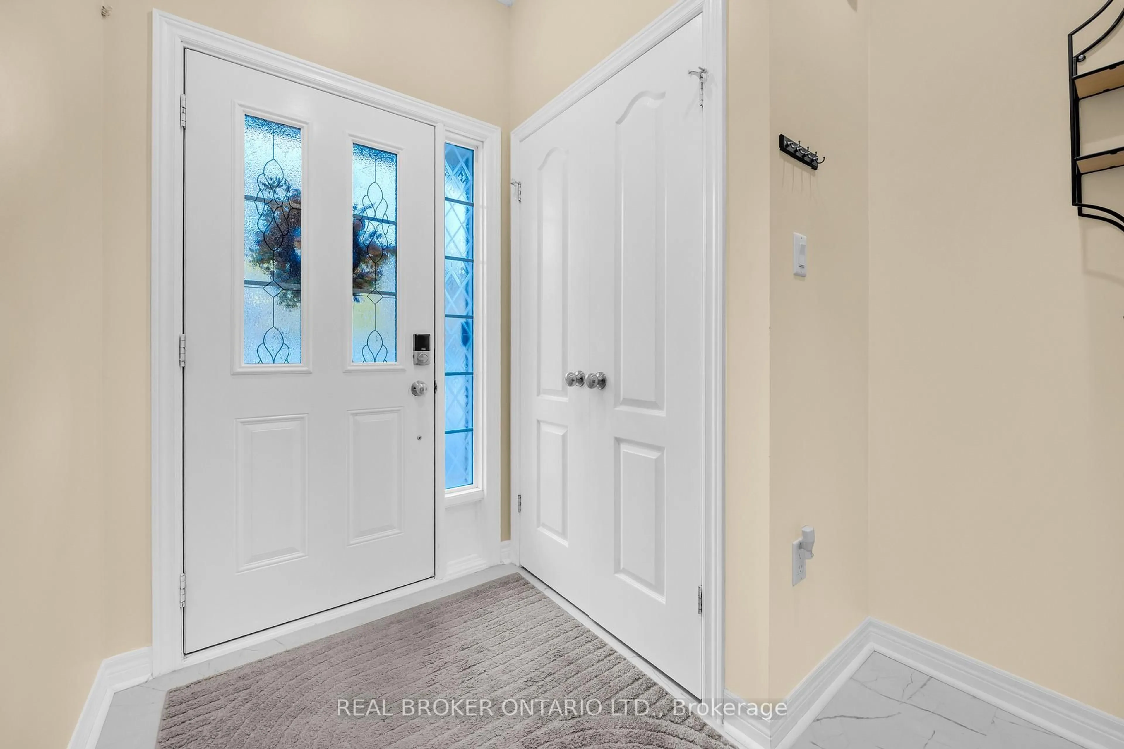 Indoor entryway for 40 Dartmouth Gate #22, Hamilton Ontario L8E 0C4