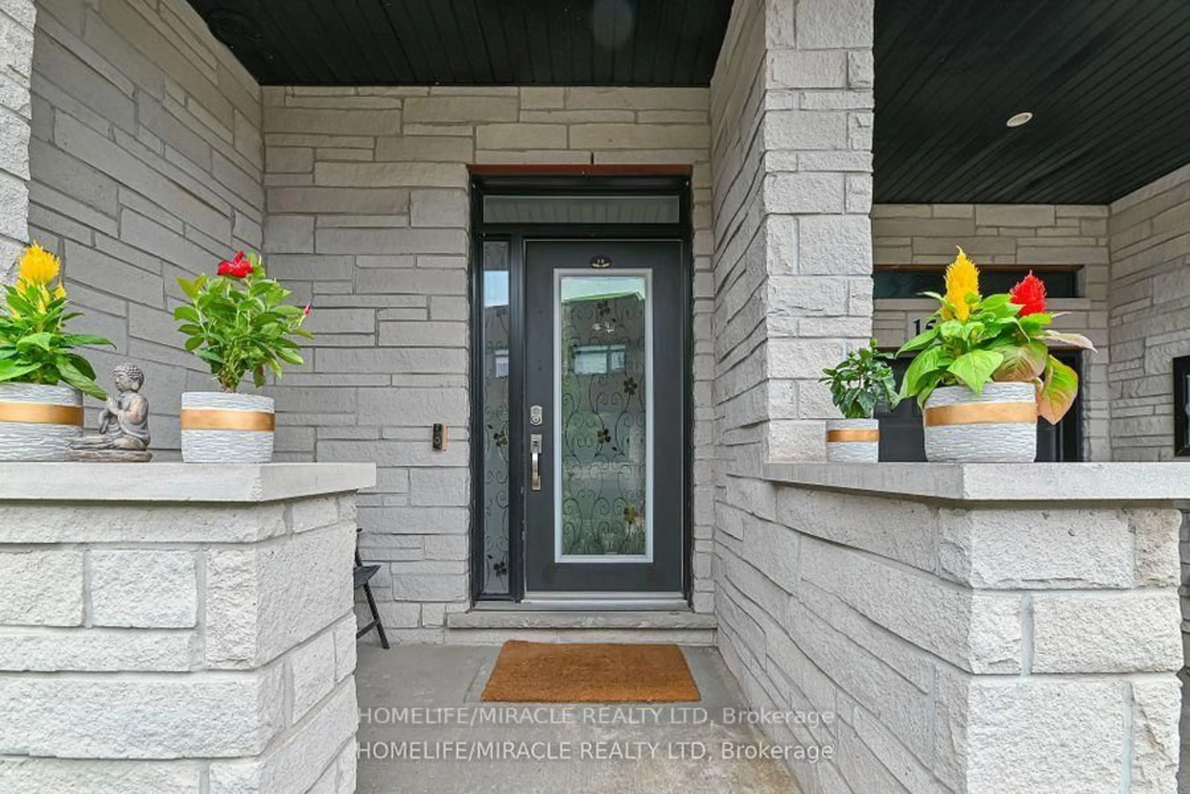 Indoor entryway for 35 Midhurst Hts #15, Hamilton Ontario L8J 0K9