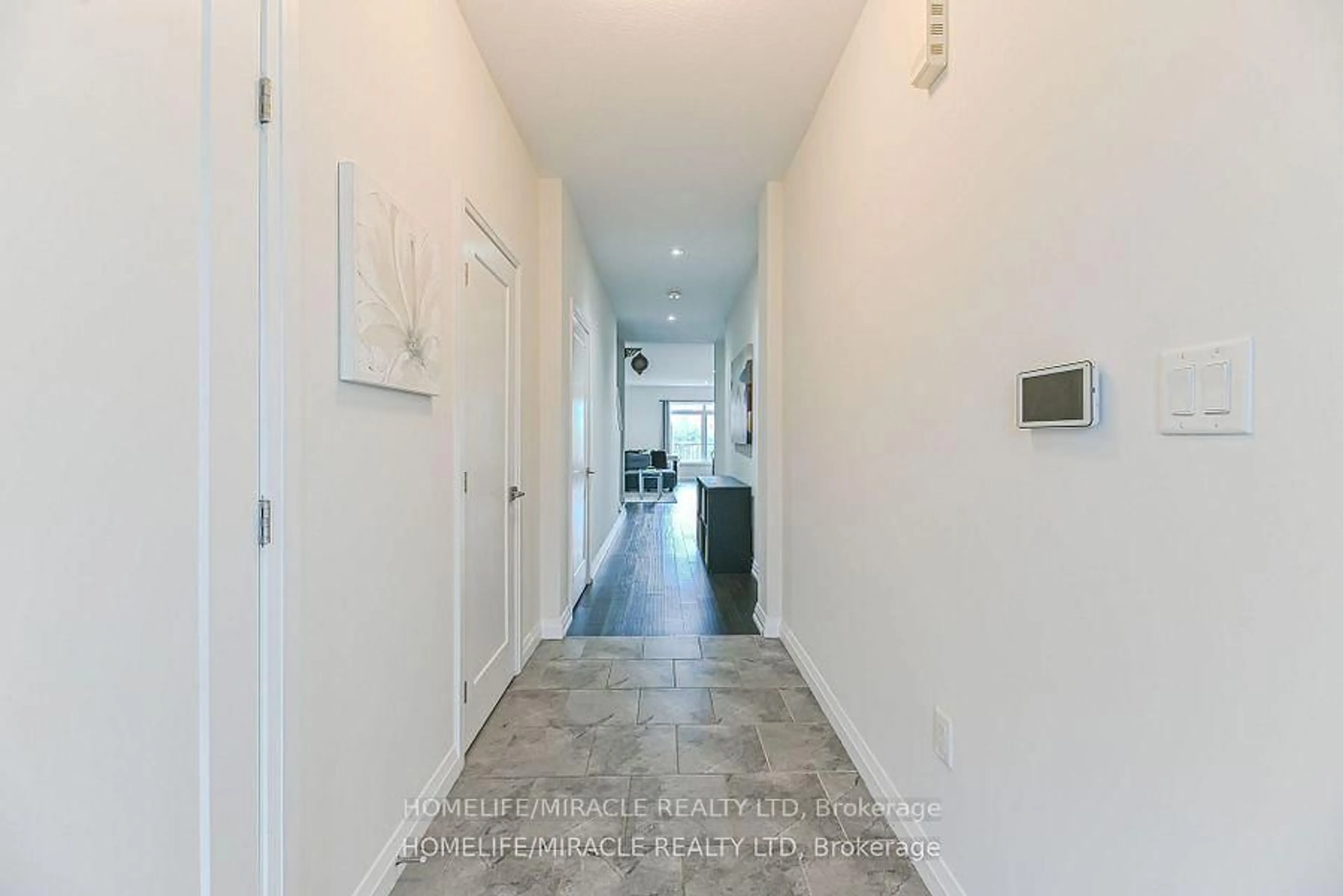 Indoor foyer for 35 Midhurst Hts #15, Hamilton Ontario L8J 0K9