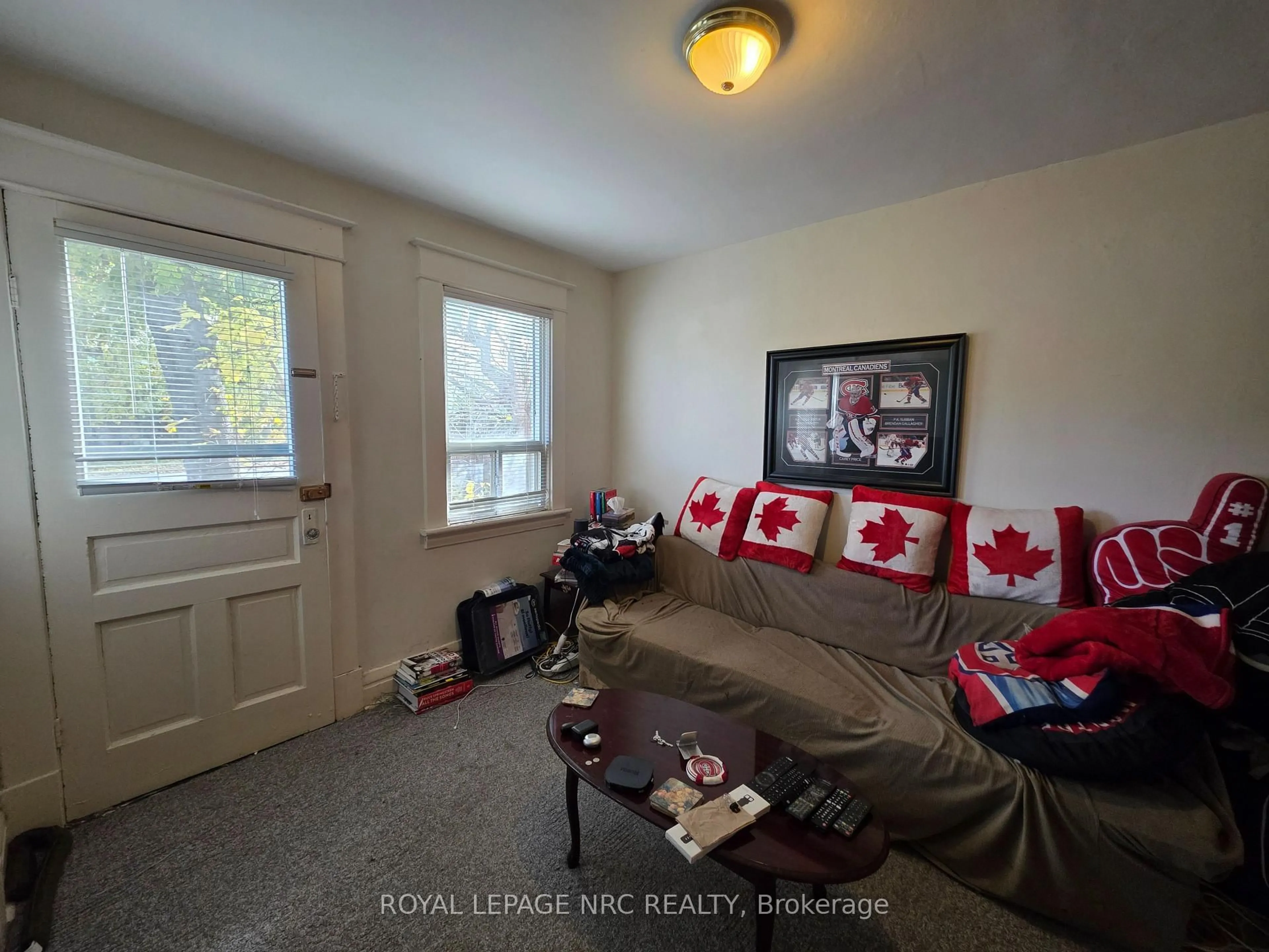 Living room with furniture, wood/laminate floor for 39 Manchester Ave, St. Catharines Ontario L2R 1N9