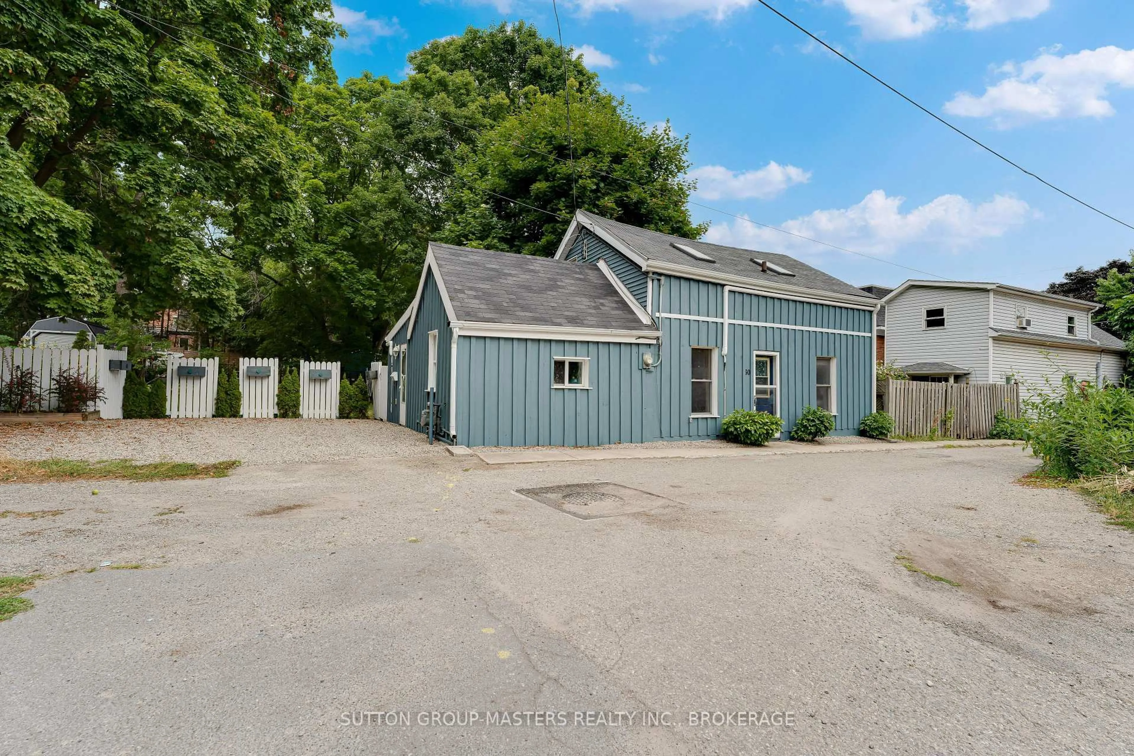 Unknown for 60 Centre St, Gananoque Ontario K7G 2H7