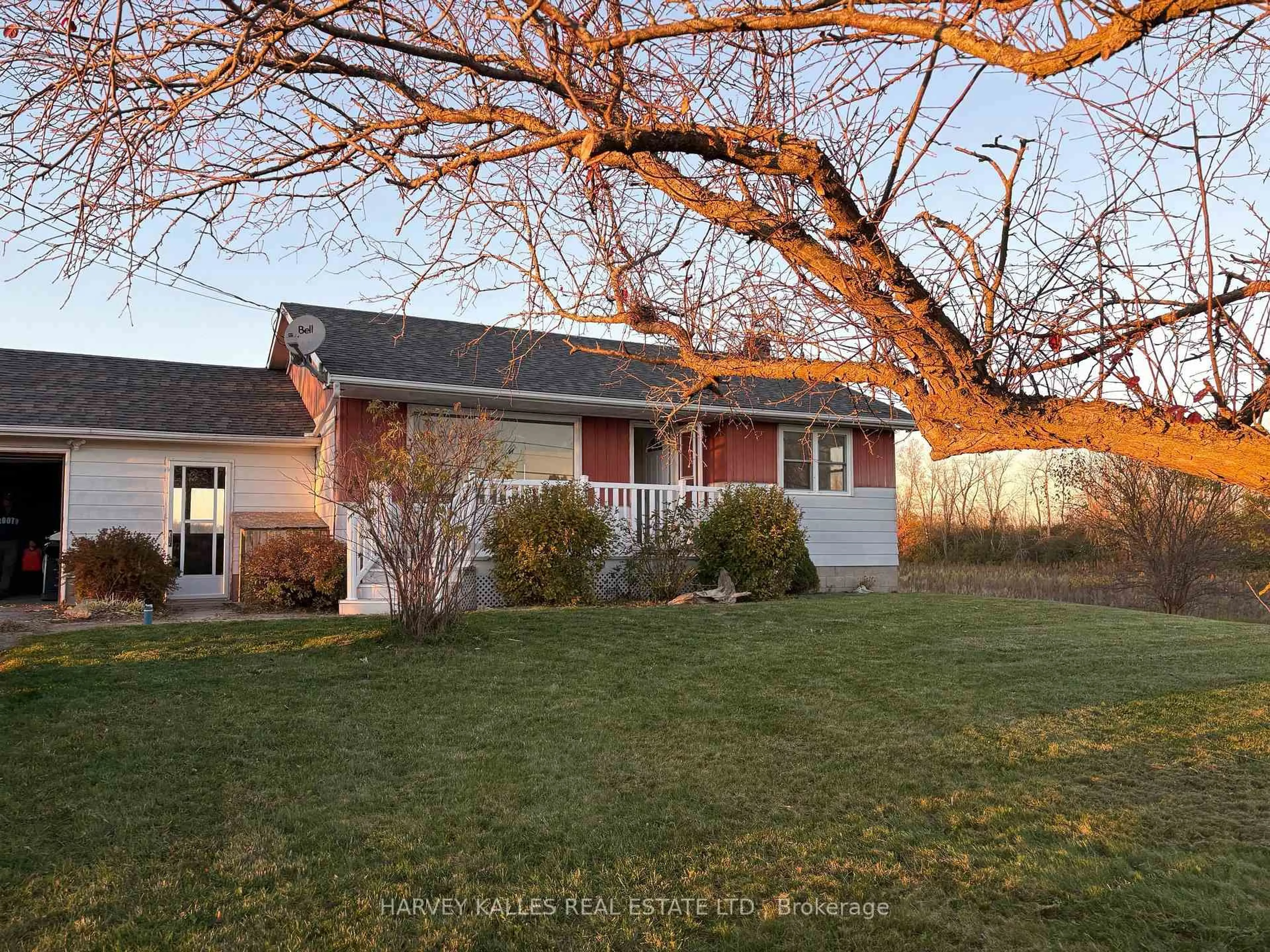 A pic from outside/outdoor area/front of a property/back of a property/a pic from drone, street for 186 Grills Rd, Belleville Ontario K8N 4Z5