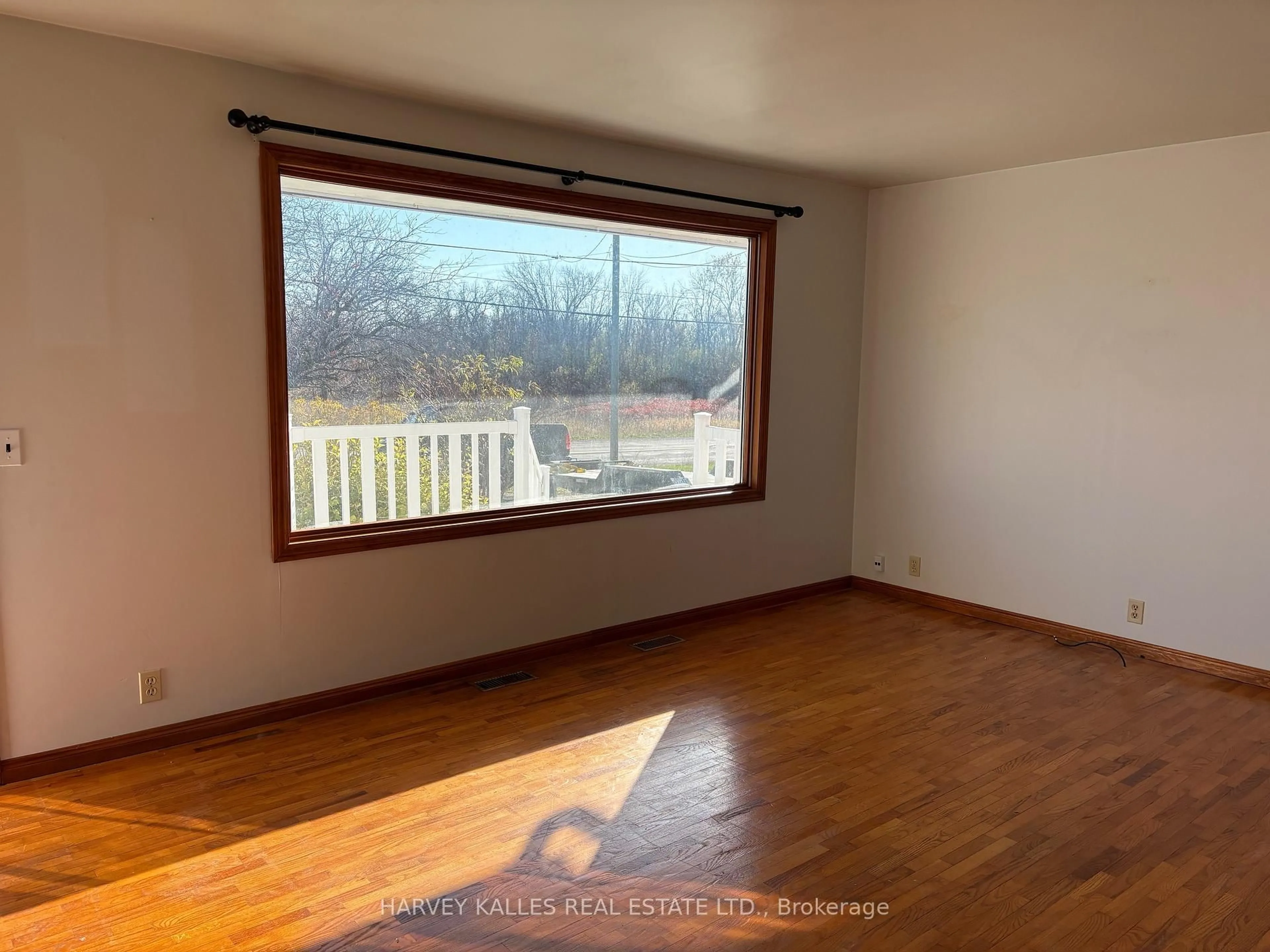 A pic of a room for 186 Grills Rd, Belleville Ontario K8N 4Z5