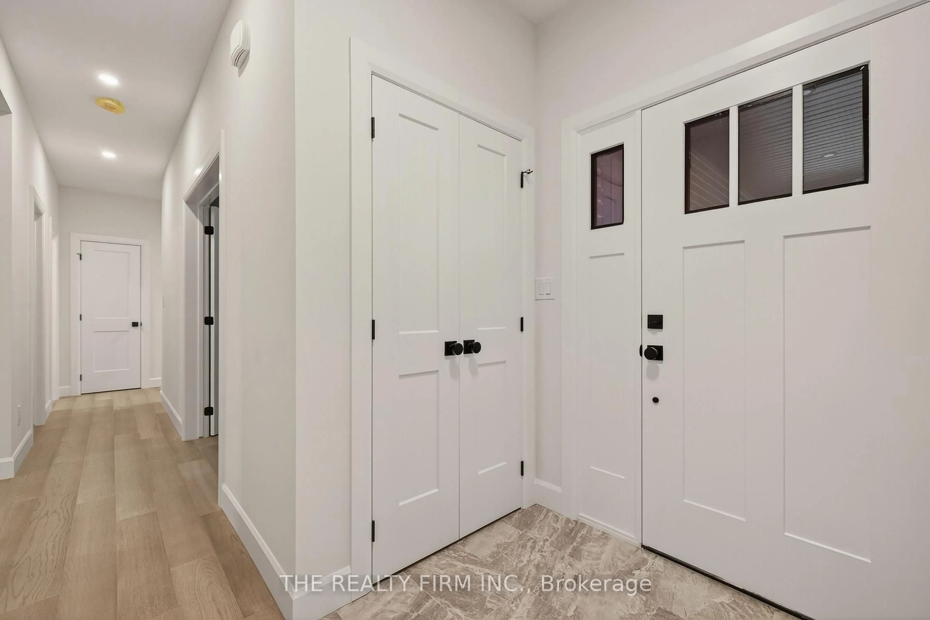 Indoor entryway for 22701 Adelaide Rd #30, Strathroy-Caradoc Ontario N0L 1W0