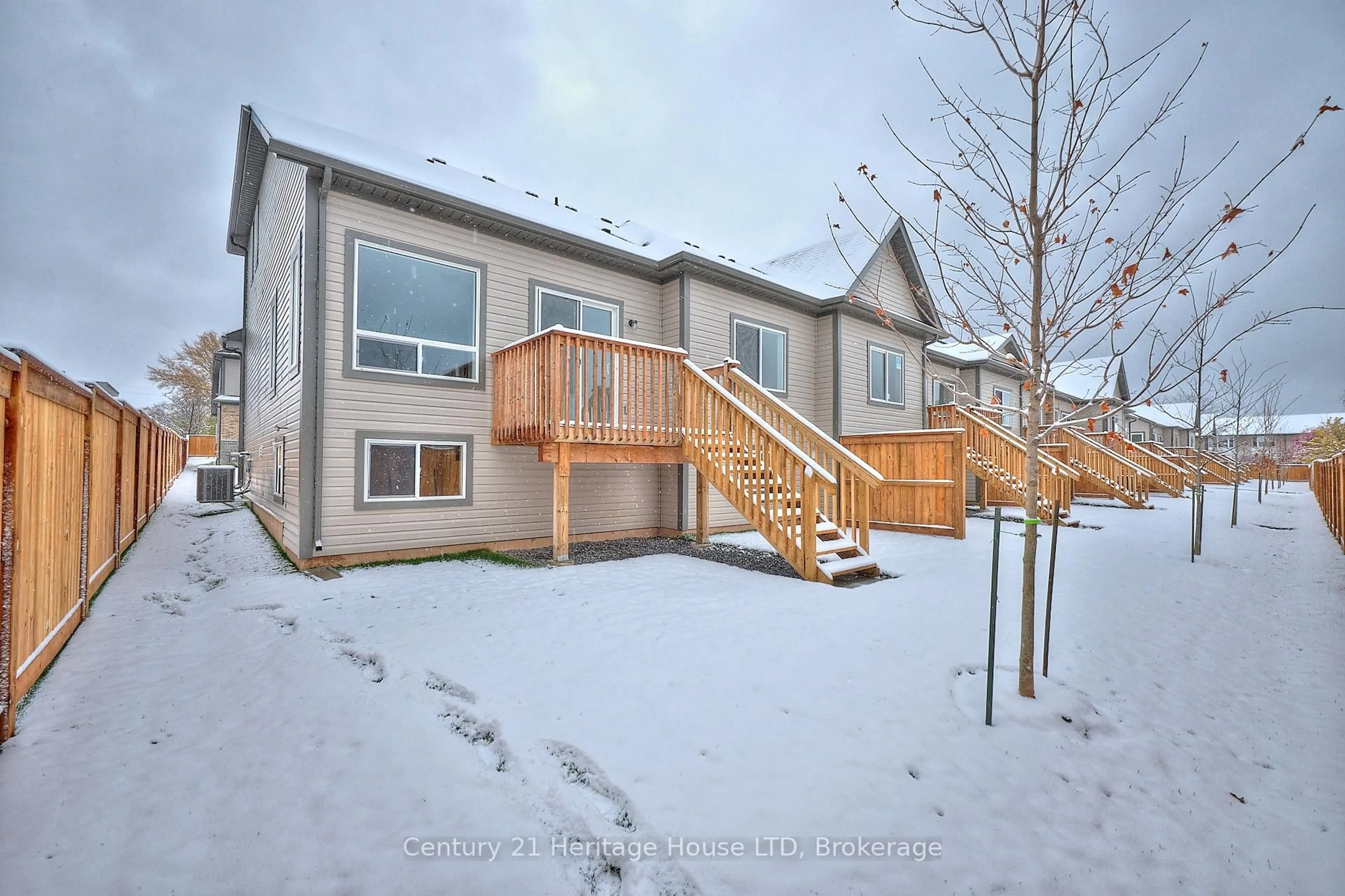 A pic from outside/outdoor area/front of a property/back of a property/a pic from drone, unknown for 397 Garrison Rd #14, Fort Erie Ontario L2A 1N1