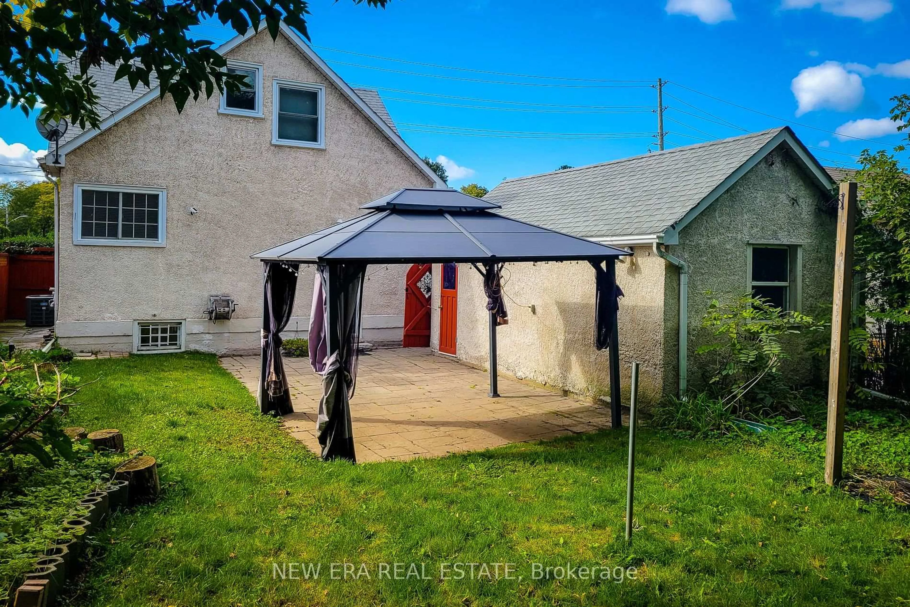 Patio, street for 38 Haig St, St. Catharines Ontario L2R 2K8