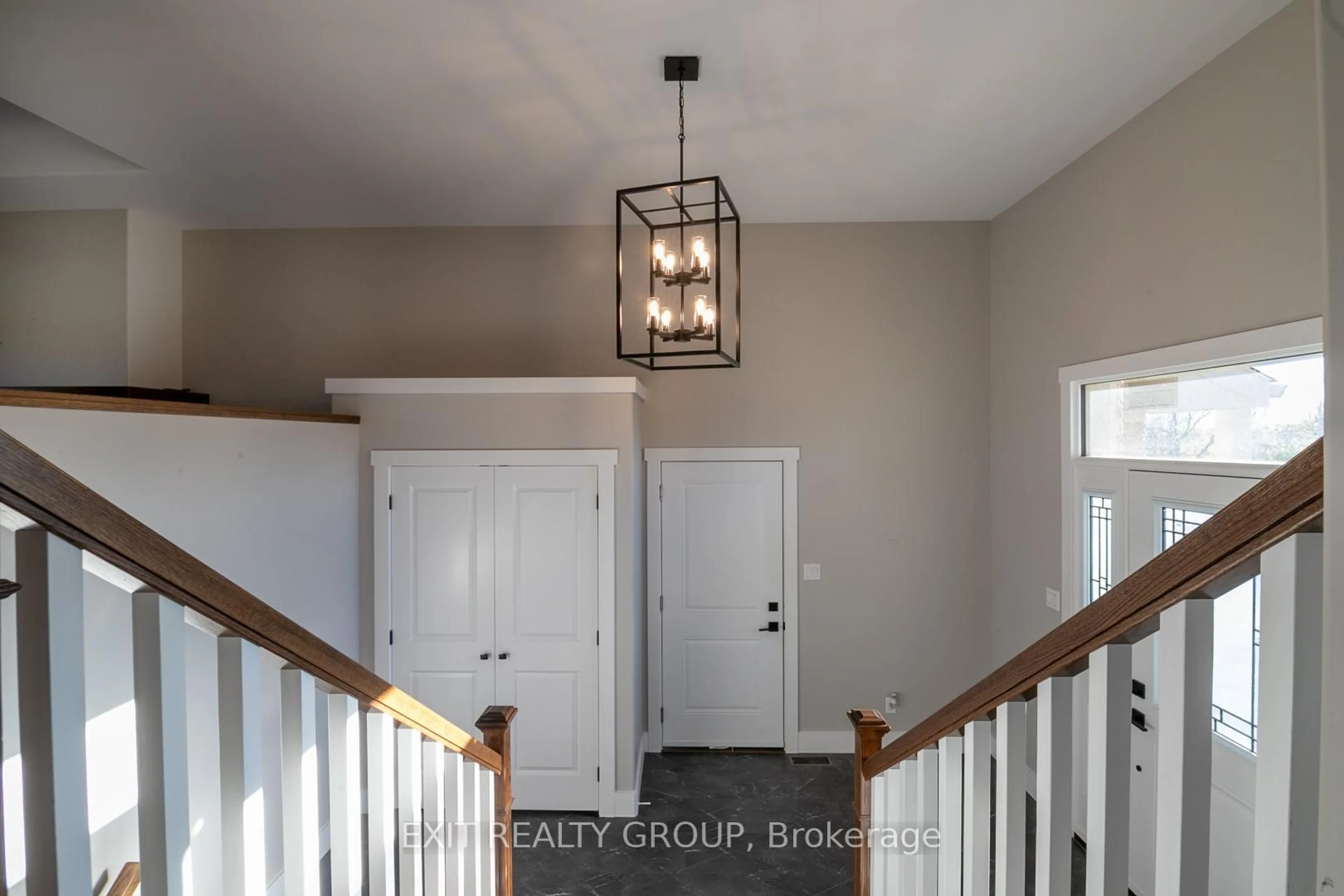 Indoor entryway for 16532 Highway 2, Quinte West Ontario K8P 5P7