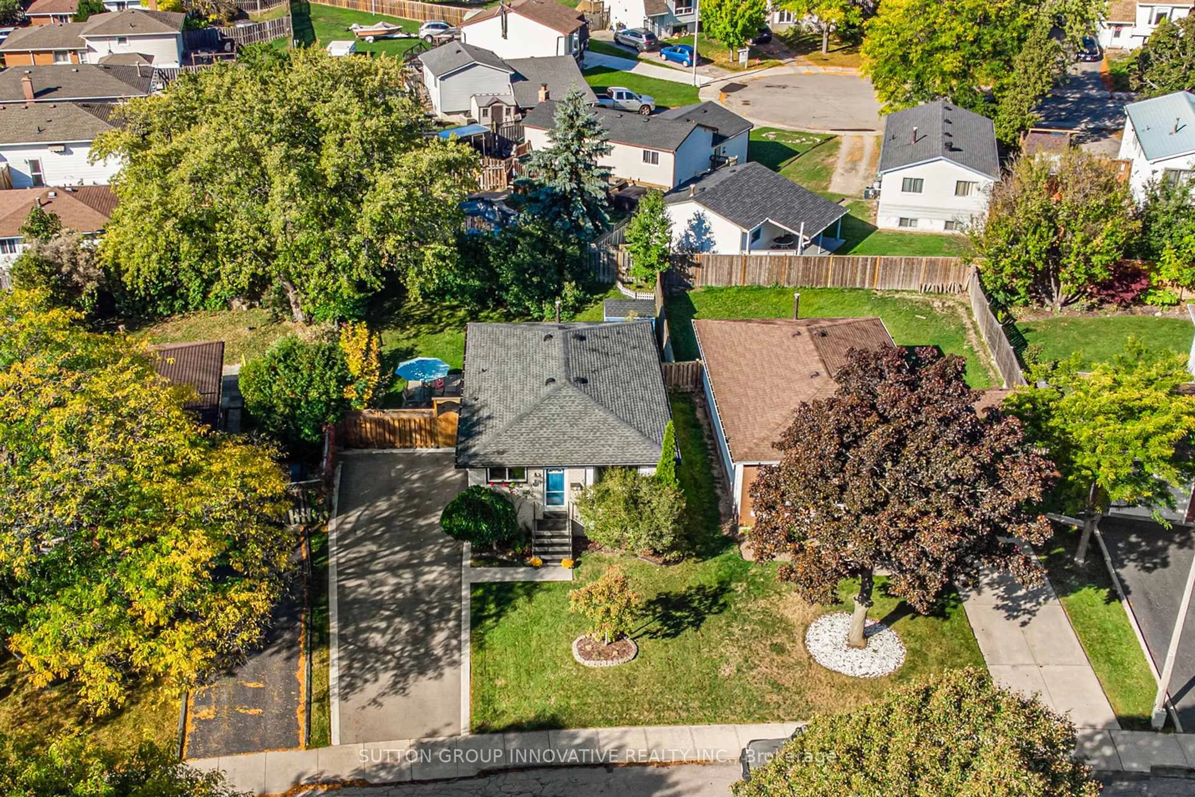 A pic from outside/outdoor area/front of a property/back of a property/a pic from drone, street for 128 Moxley Dr, Hamilton Ontario L8T 4R9