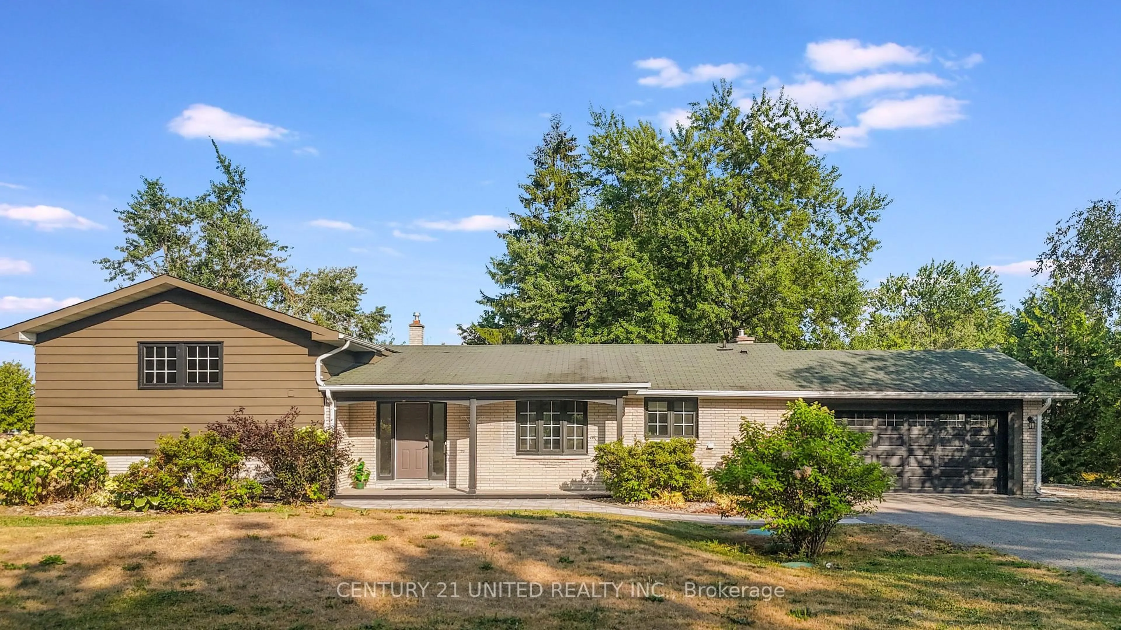 Home with vinyl exterior material, street for 1143 Connaught Dr, Selwyn Ontario K0L 1T0