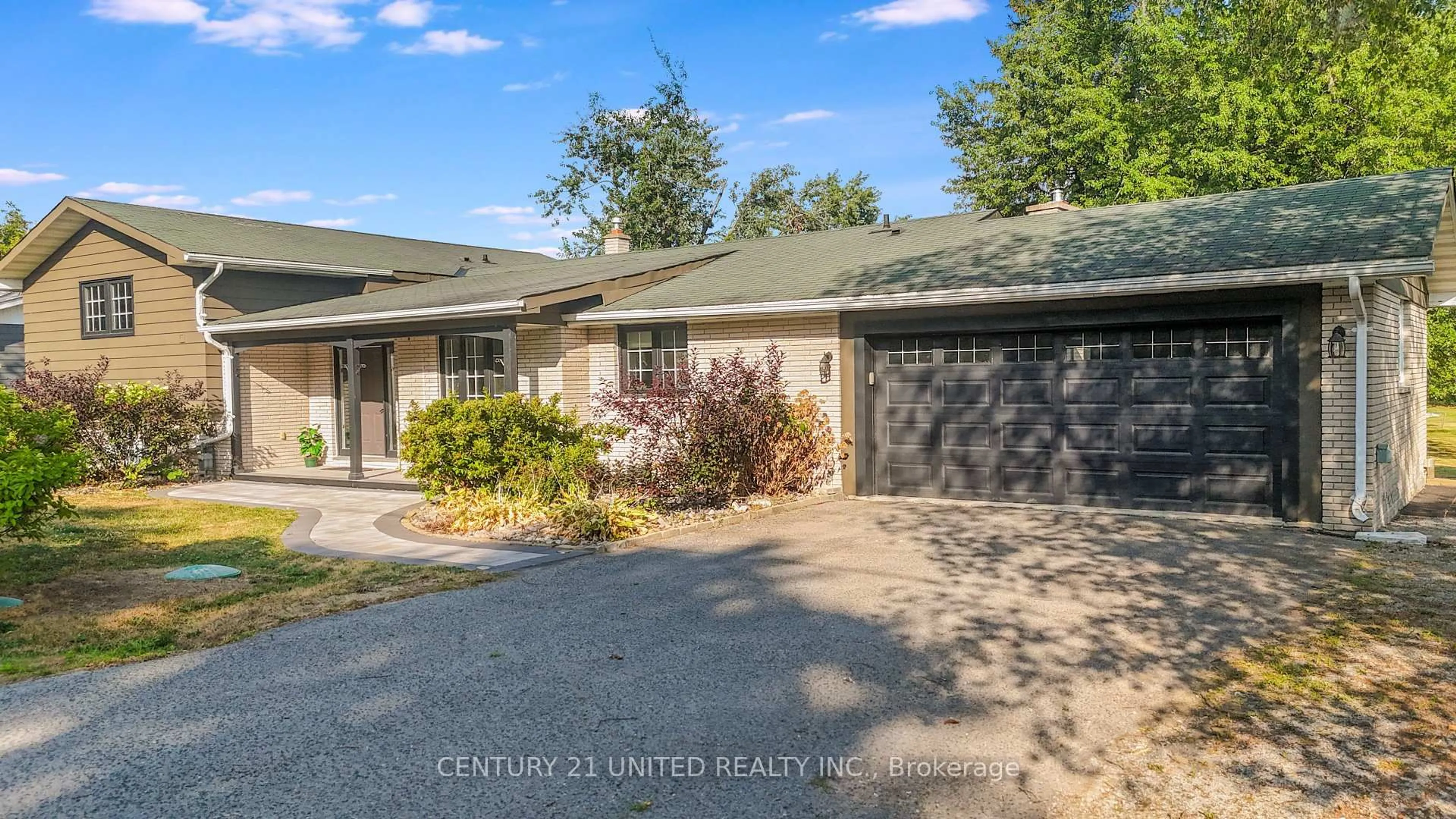 A pic from outside/outdoor area/front of a property/back of a property/a pic from drone, unknown for 1143 Connaught Dr, Selwyn Ontario K0L 1T0