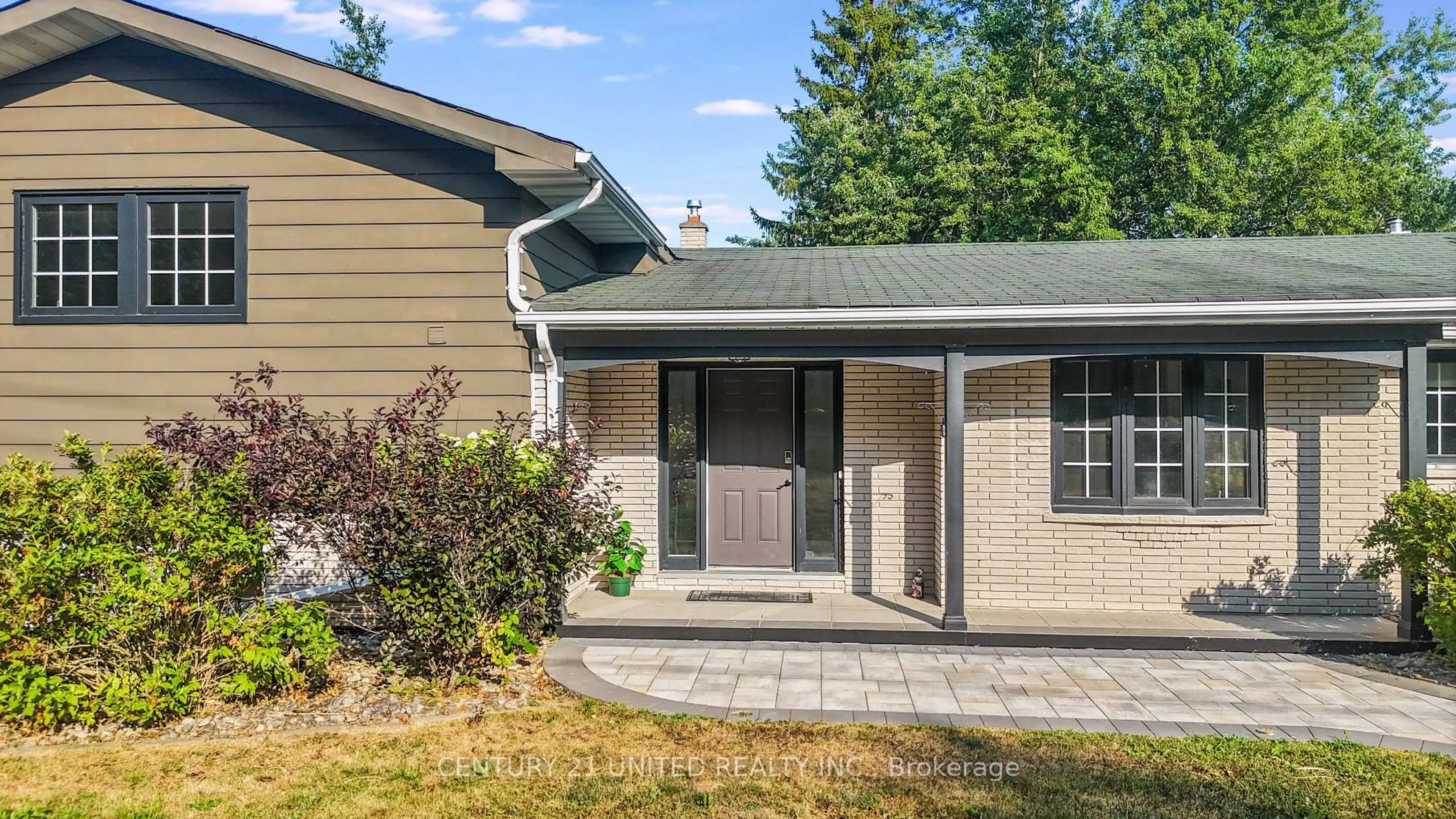 Home with vinyl exterior material, street for 1143 Connaught Dr, Selwyn Ontario K0L 1T0