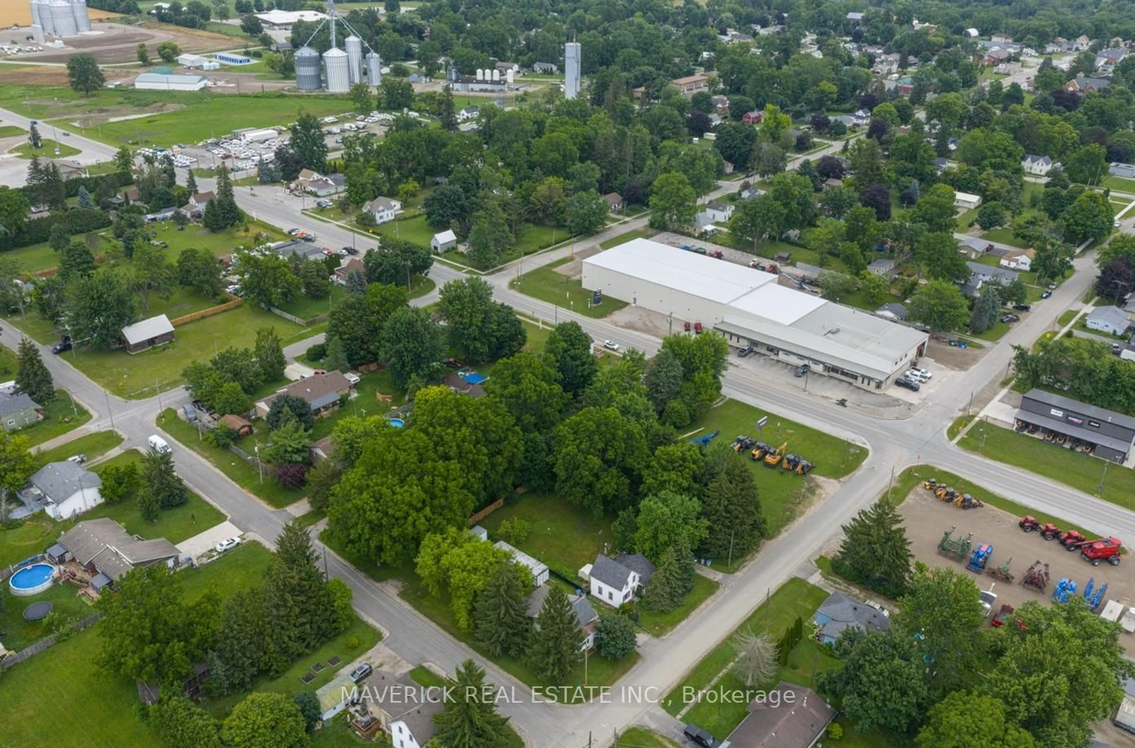A pic from outside/outdoor area/front of a property/back of a property/a pic from drone, street for 7982 Railroad Line, Brooke-Alvinston Ontario N0N 1A0