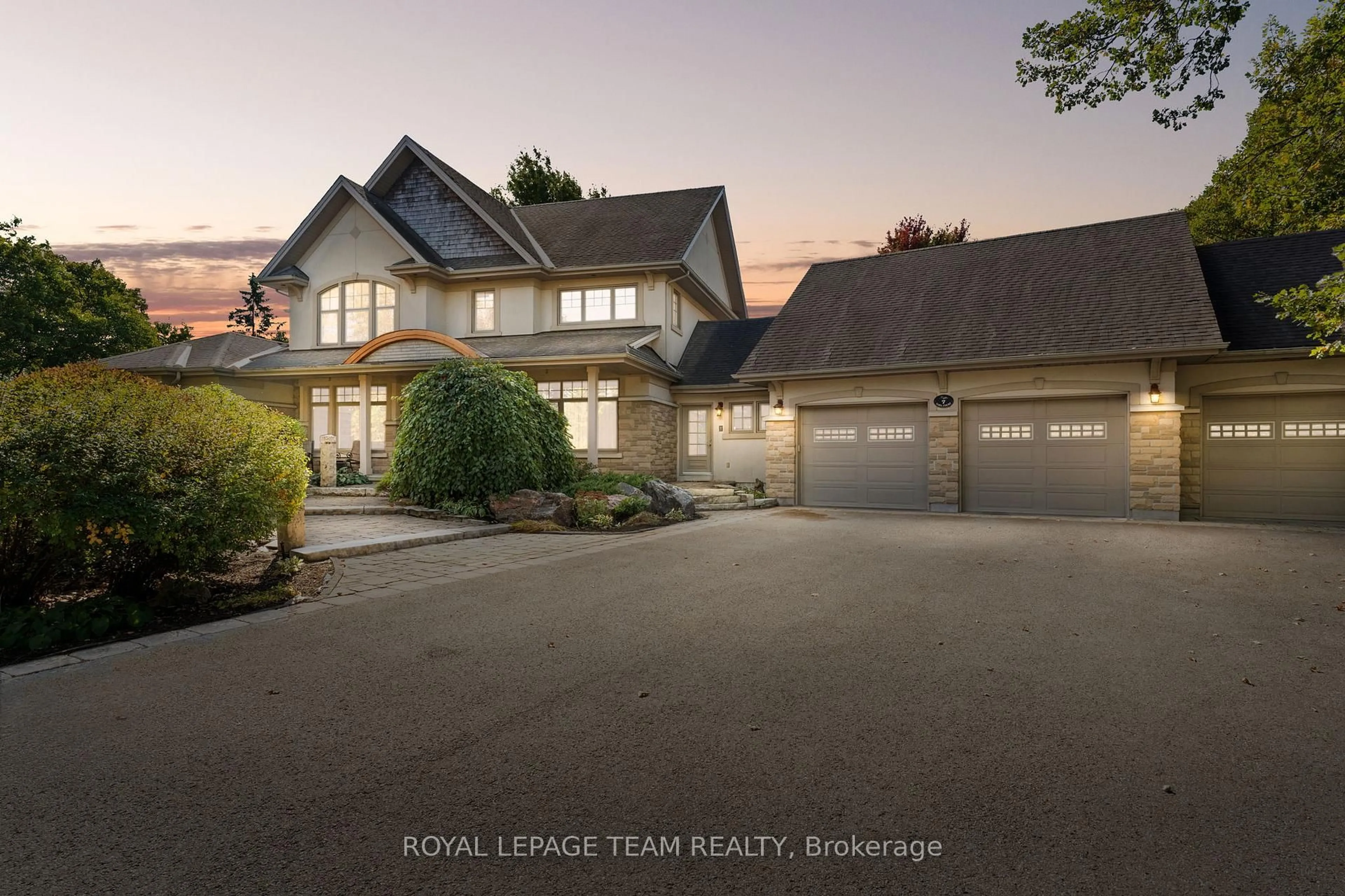 A pic from outside/outdoor area/front of a property/back of a property/a pic from drone, water/lake/river/ocean view for 7 Sara Crt, Nepean Ontario K2R 1E2