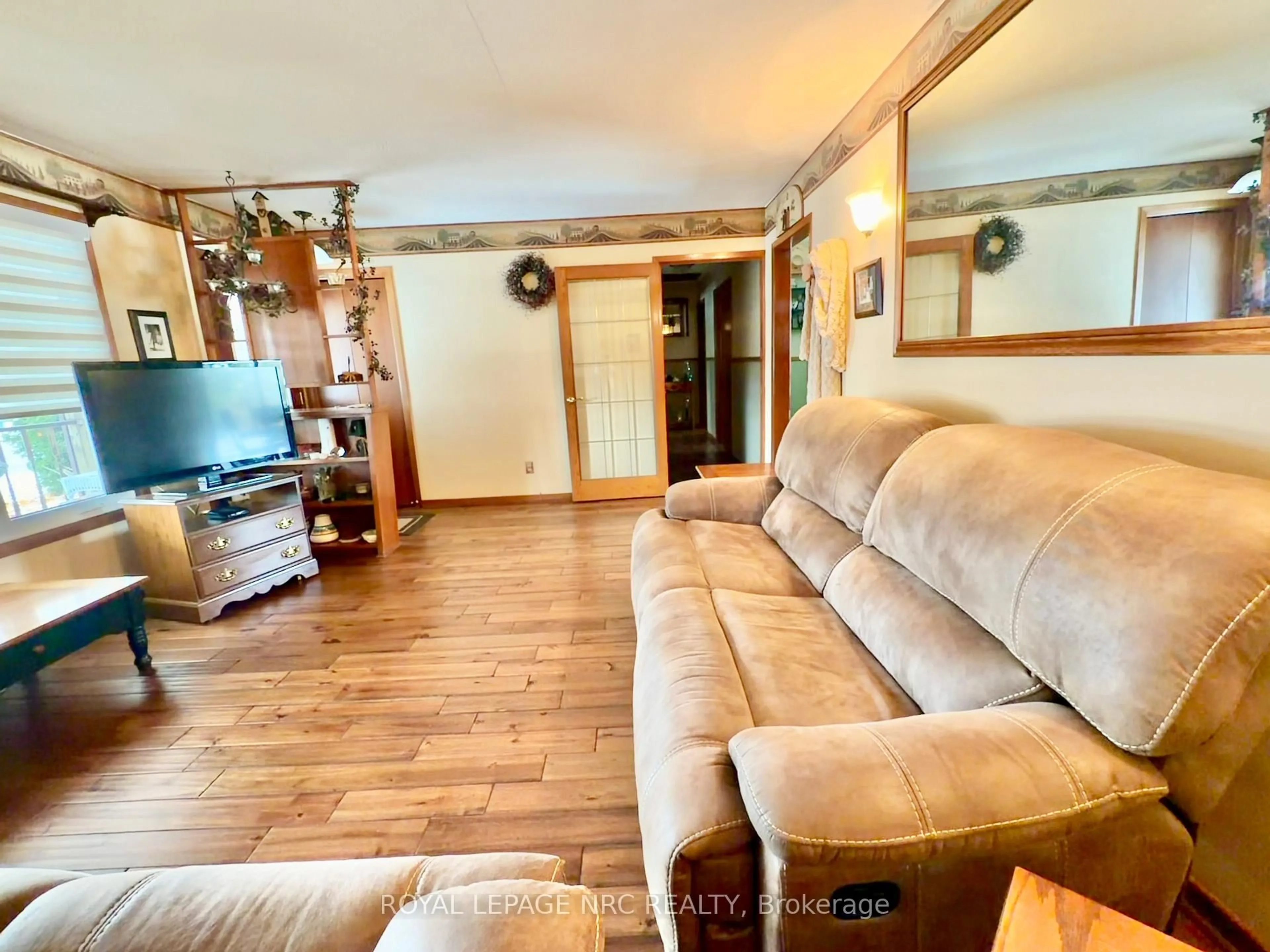 Living room with furniture, unknown for 2 Pioneer Village Cres, Thorold Ontario L2V 4J8