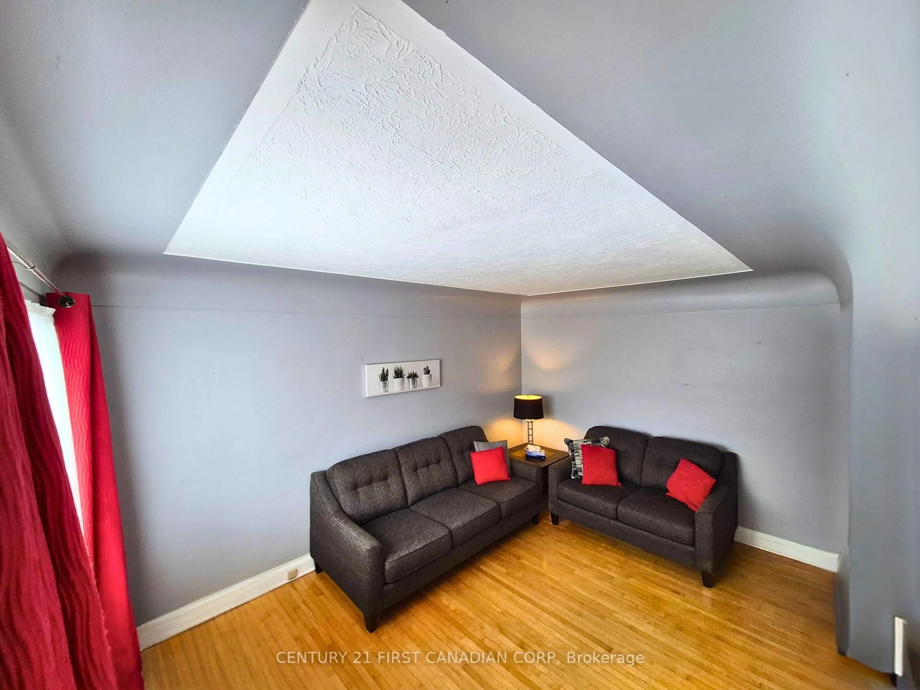 Living room with furniture, unknown for 1727 Parkhurst Ave, London East Ontario N5V 2C4