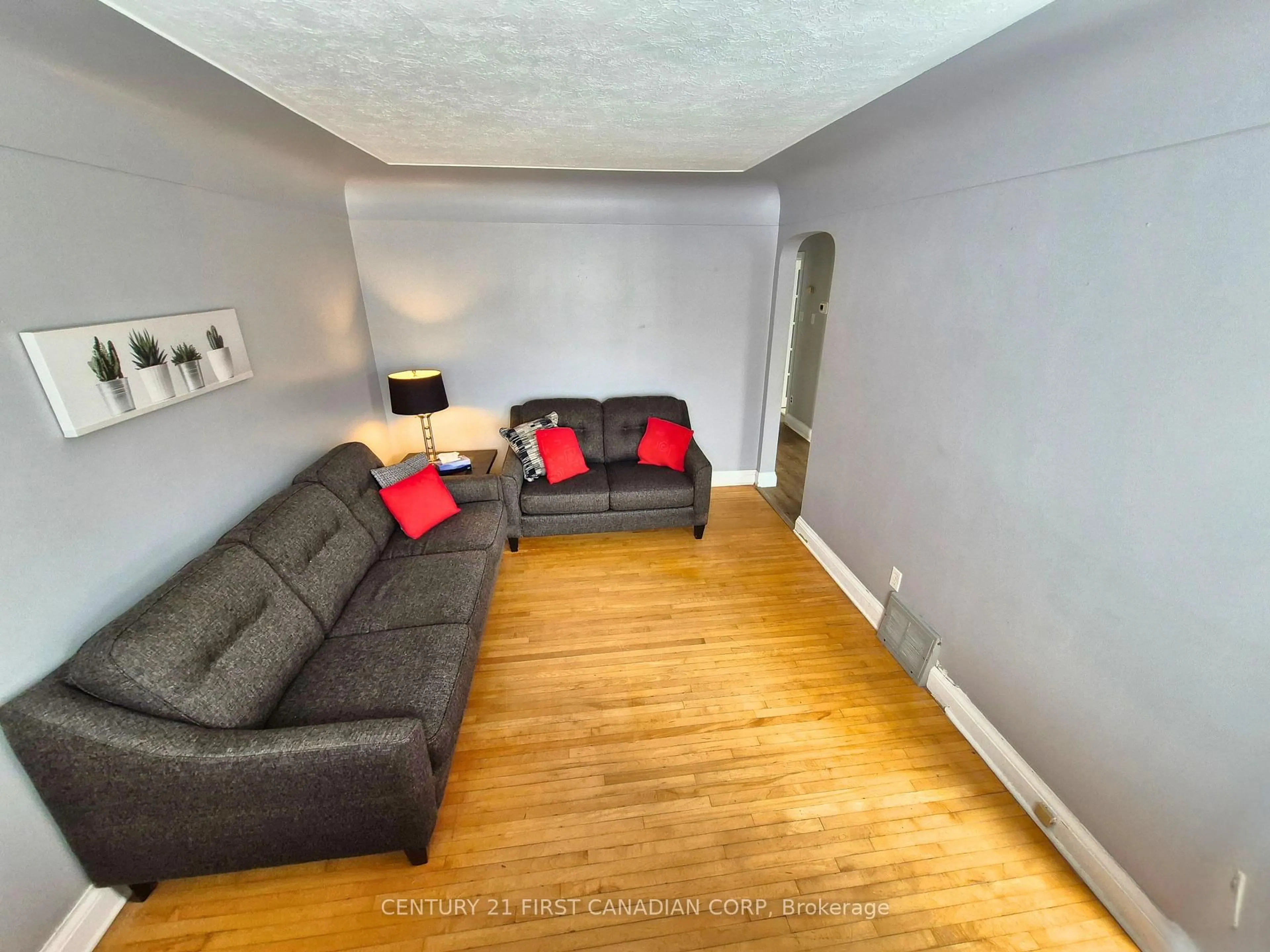Living room with furniture, unknown for 1727 Parkhurst Ave, London East Ontario N5V 2C4