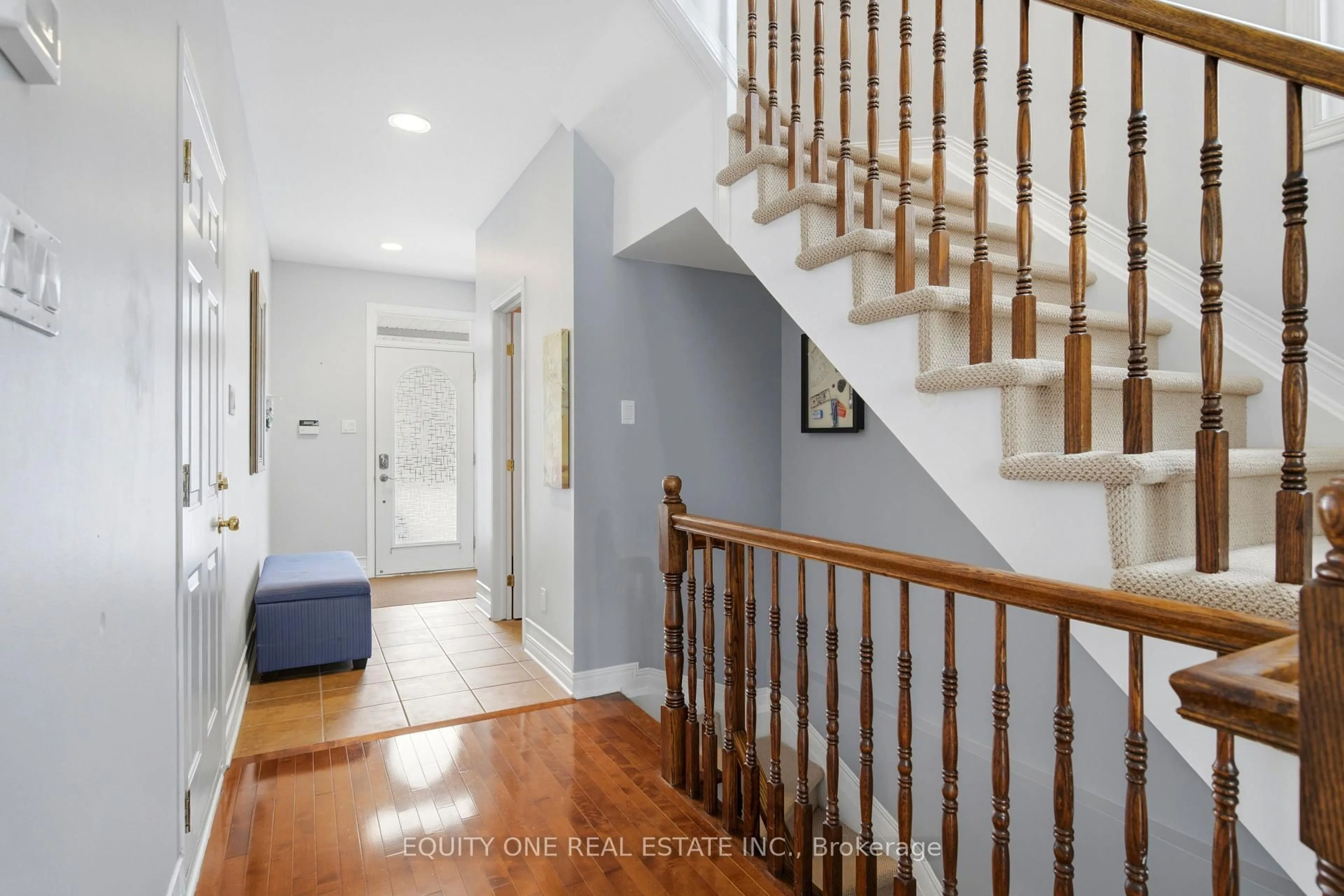 Indoor entryway for 64 Stedman St, Ottawa Ontario K1T 4G7