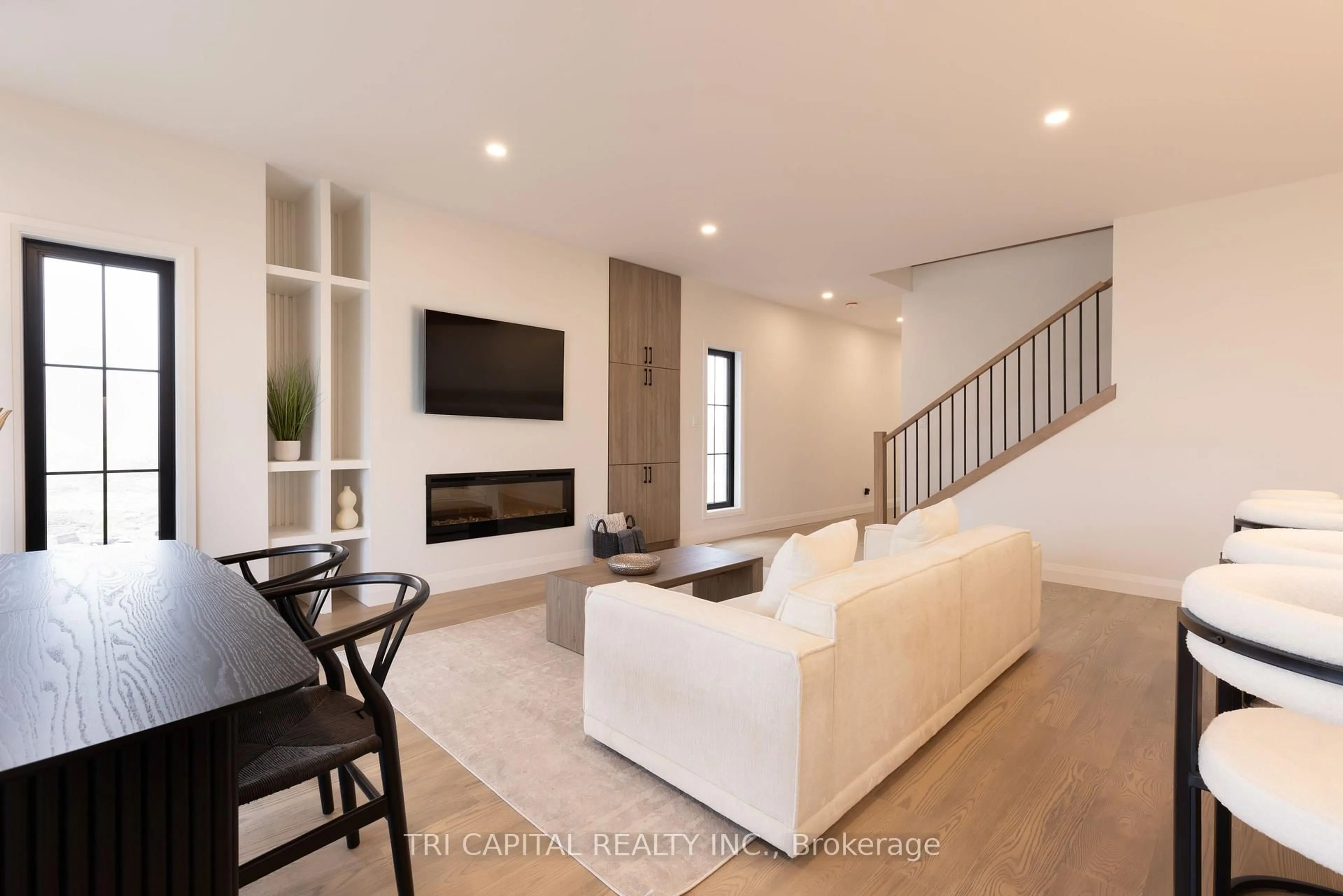 Living room with furniture, unknown for 3425 GRAND OAK Crossing #31, London South Ontario N6P 0G6