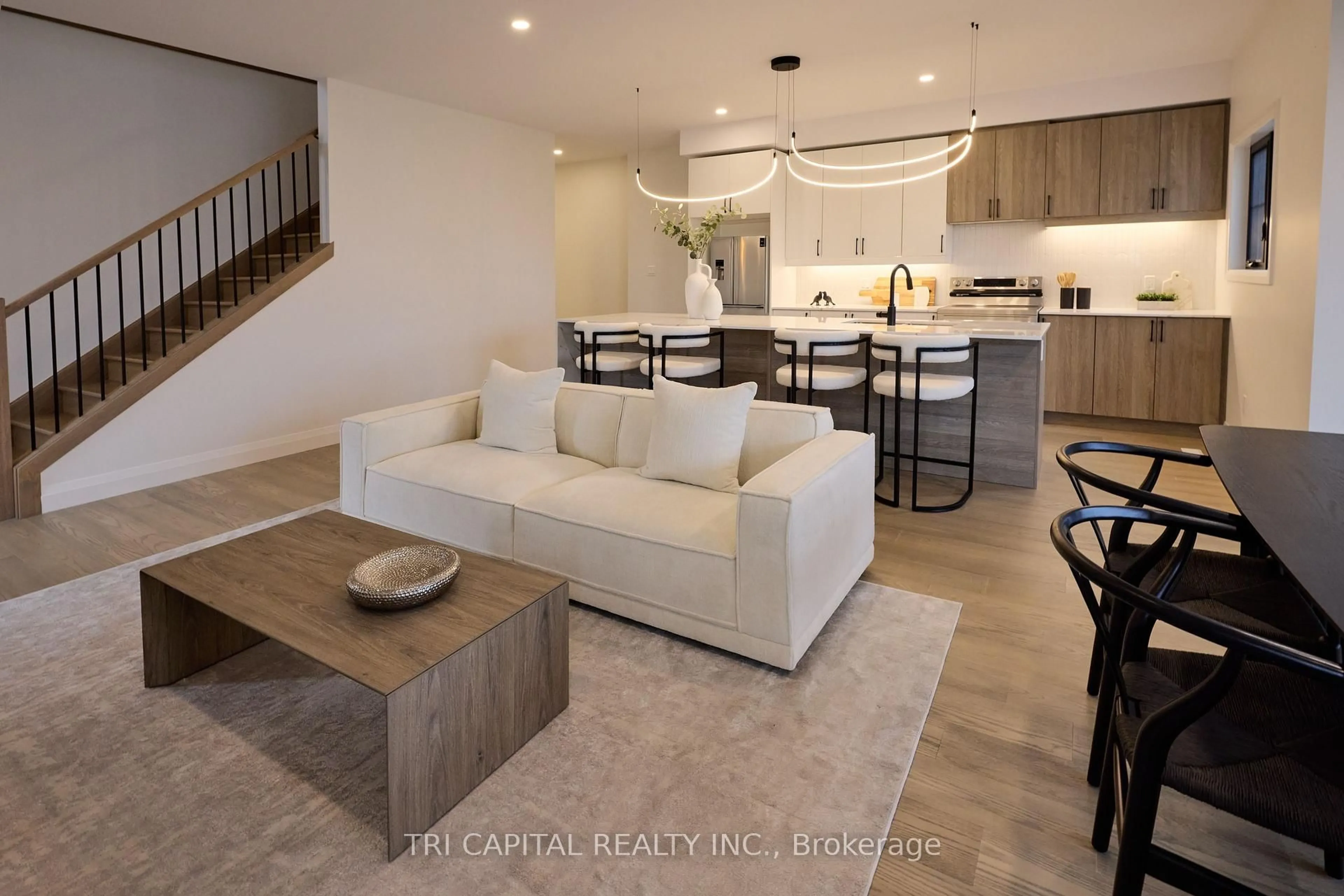 Living room with furniture, unknown for 3425 GRAND OAK Crossing #31, London South Ontario N6P 0G6