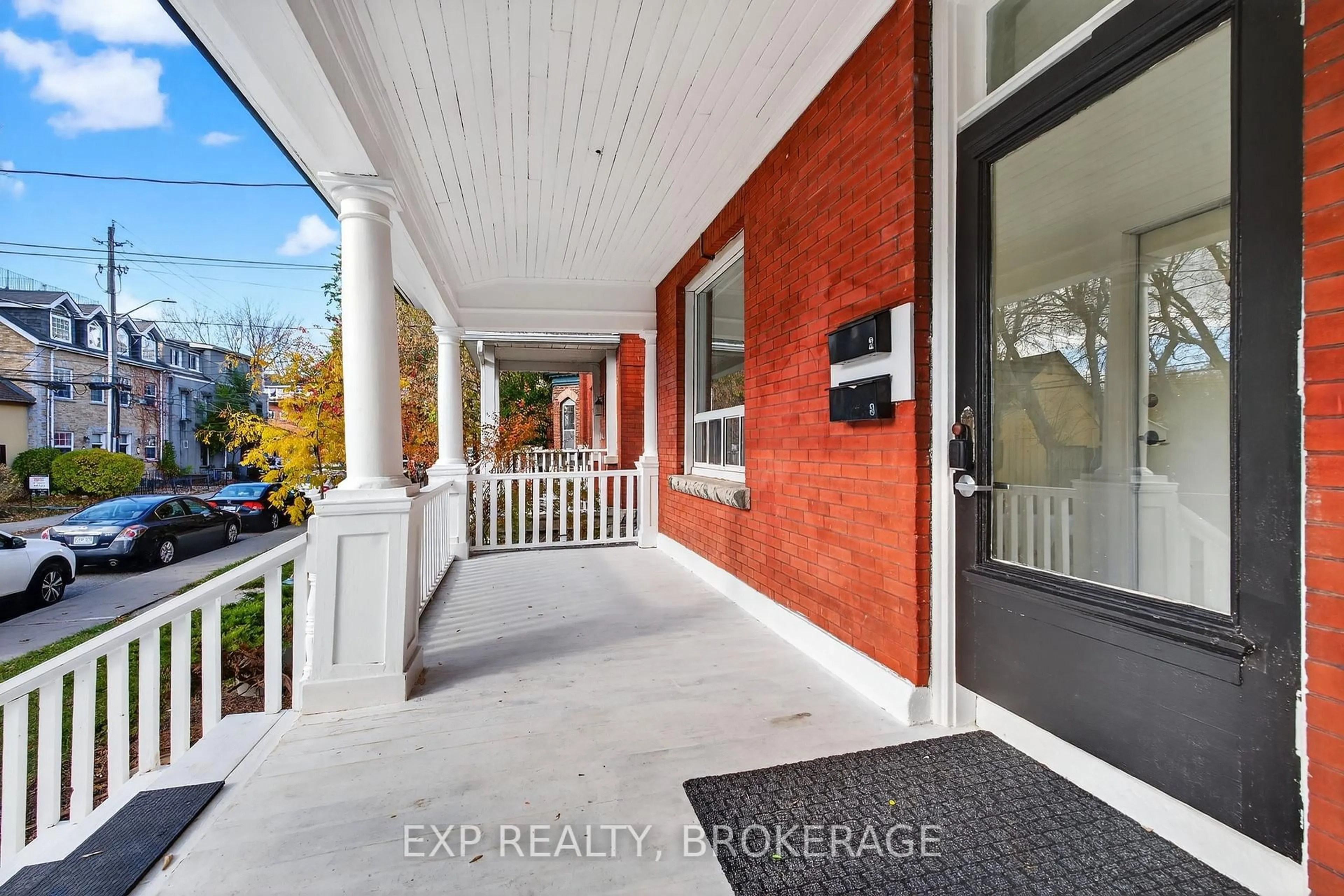 Indoor entryway for 85 WILLIAM St, Kingston Ontario K7L 2C6