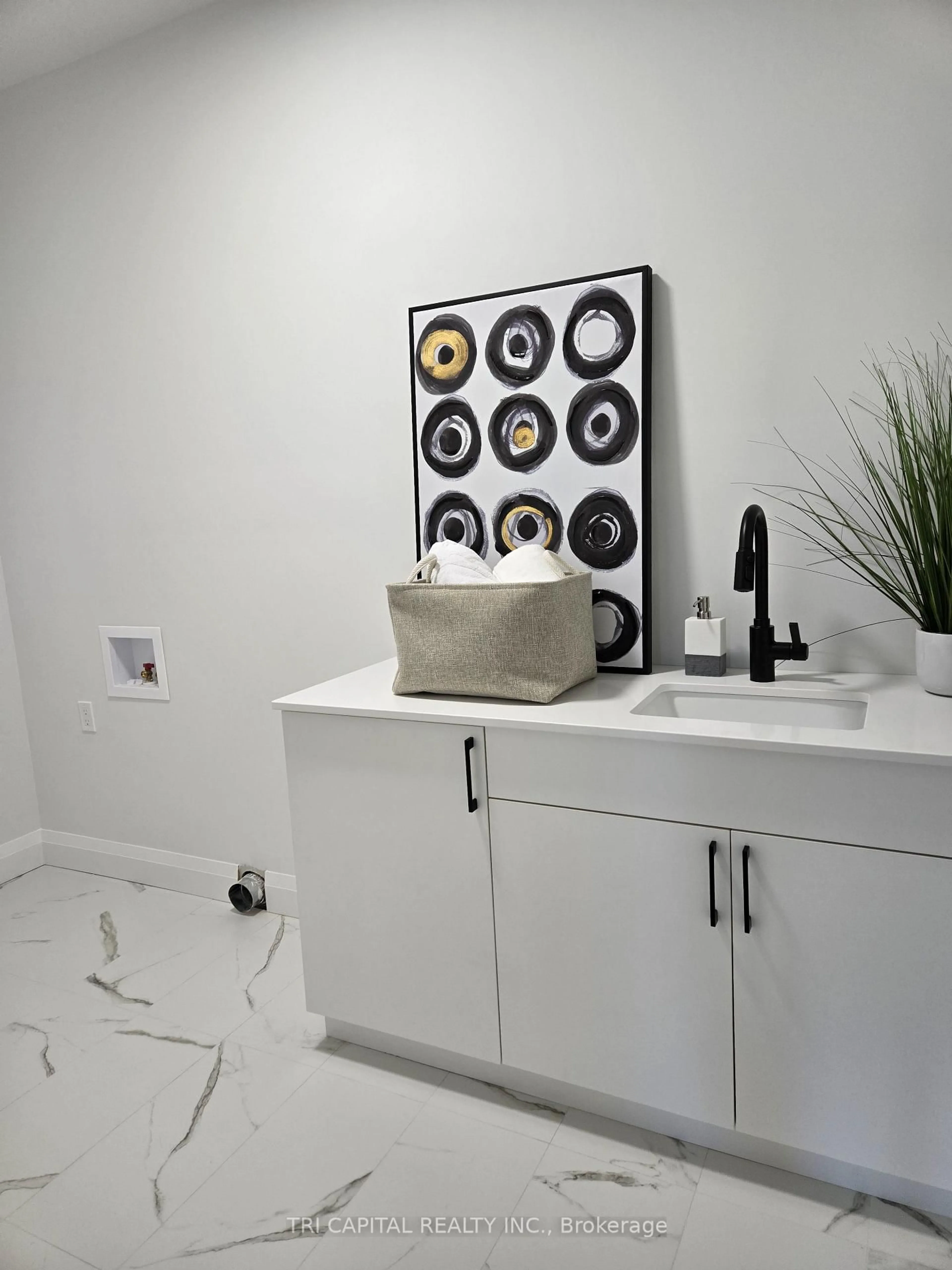 Contemporary bathroom, ceramic/tile floor for 3425 GRAND OAK #36, London South Ontario N6P 0G6