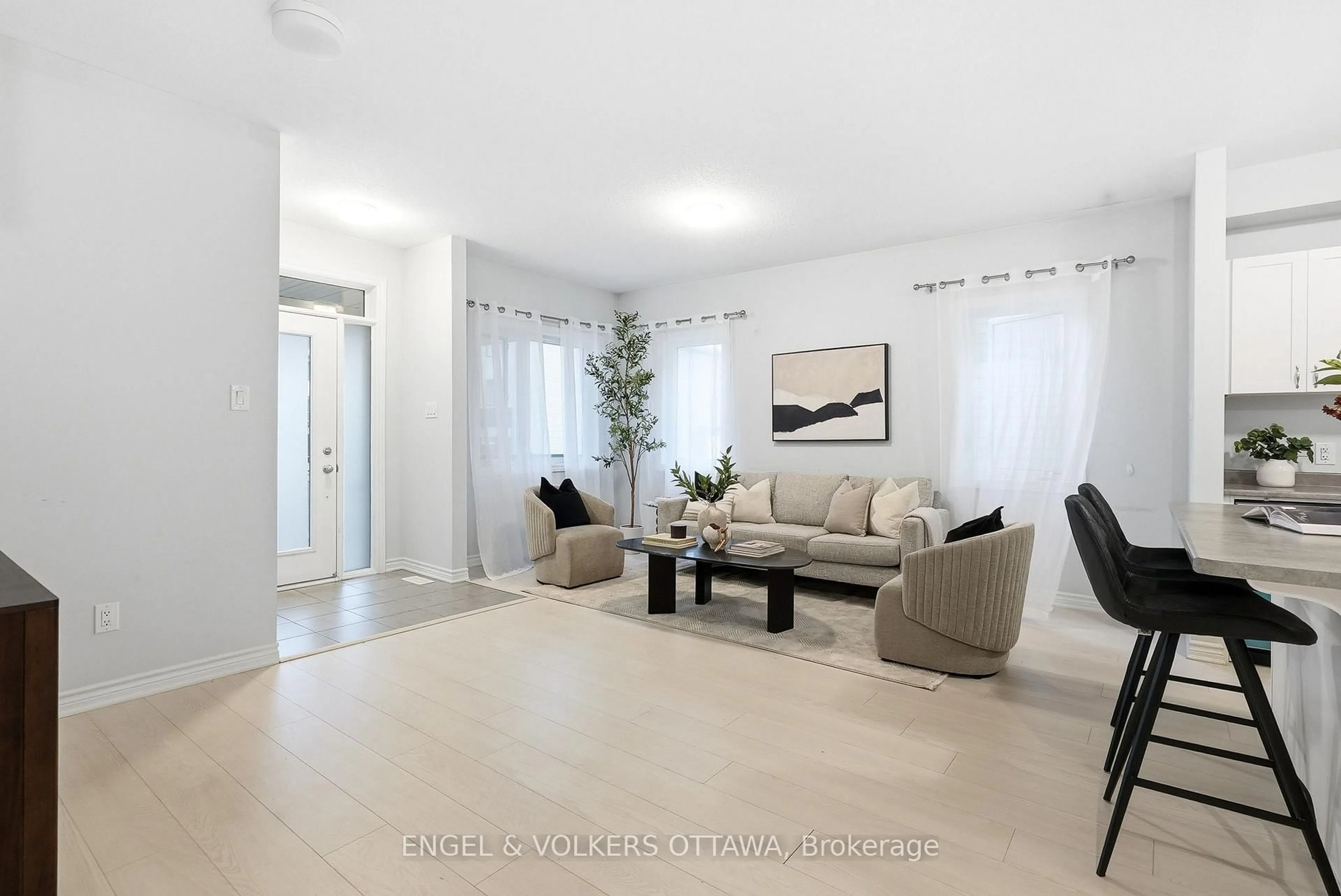 Living room with furniture, unknown for 135 Anthracite Private, Ottawa Ontario K2J 7C8