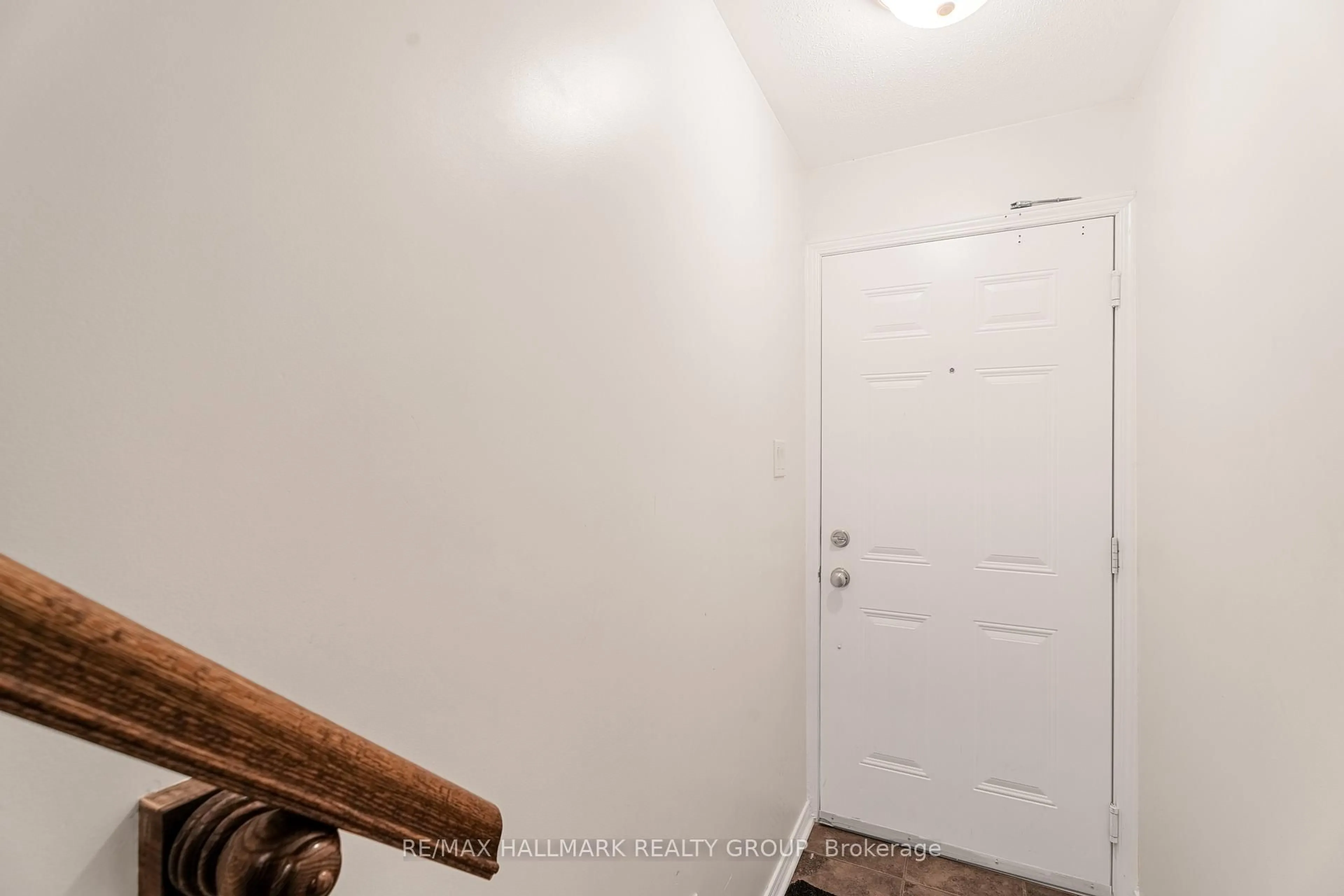 Indoor entryway for 258 Fir Lane, North Grenville Ontario K0G 1J0