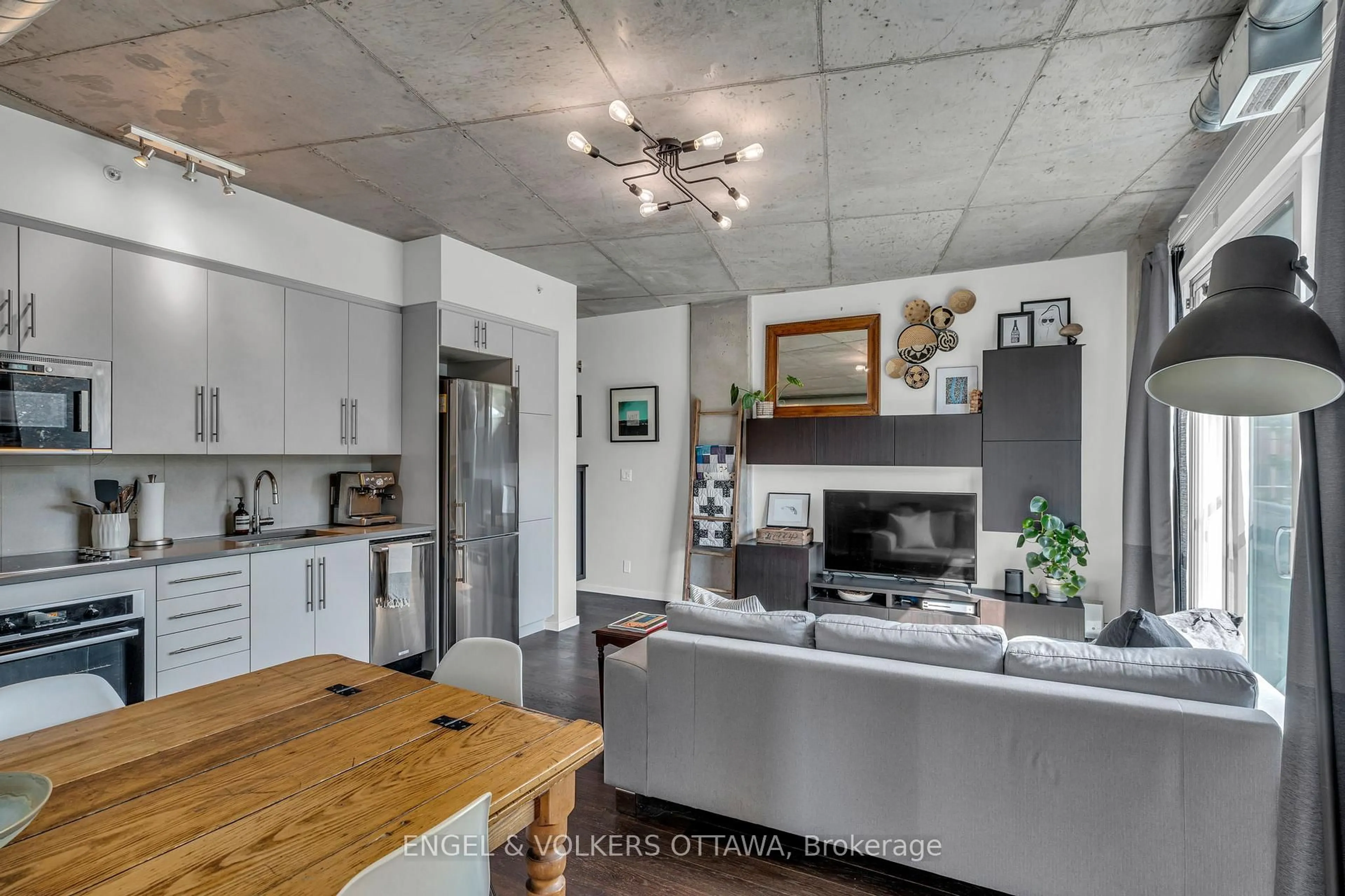 Open concept kitchen, cement floor for 1000 WELLINGTON St #210, Ottawa Ontario K1Y 2X9