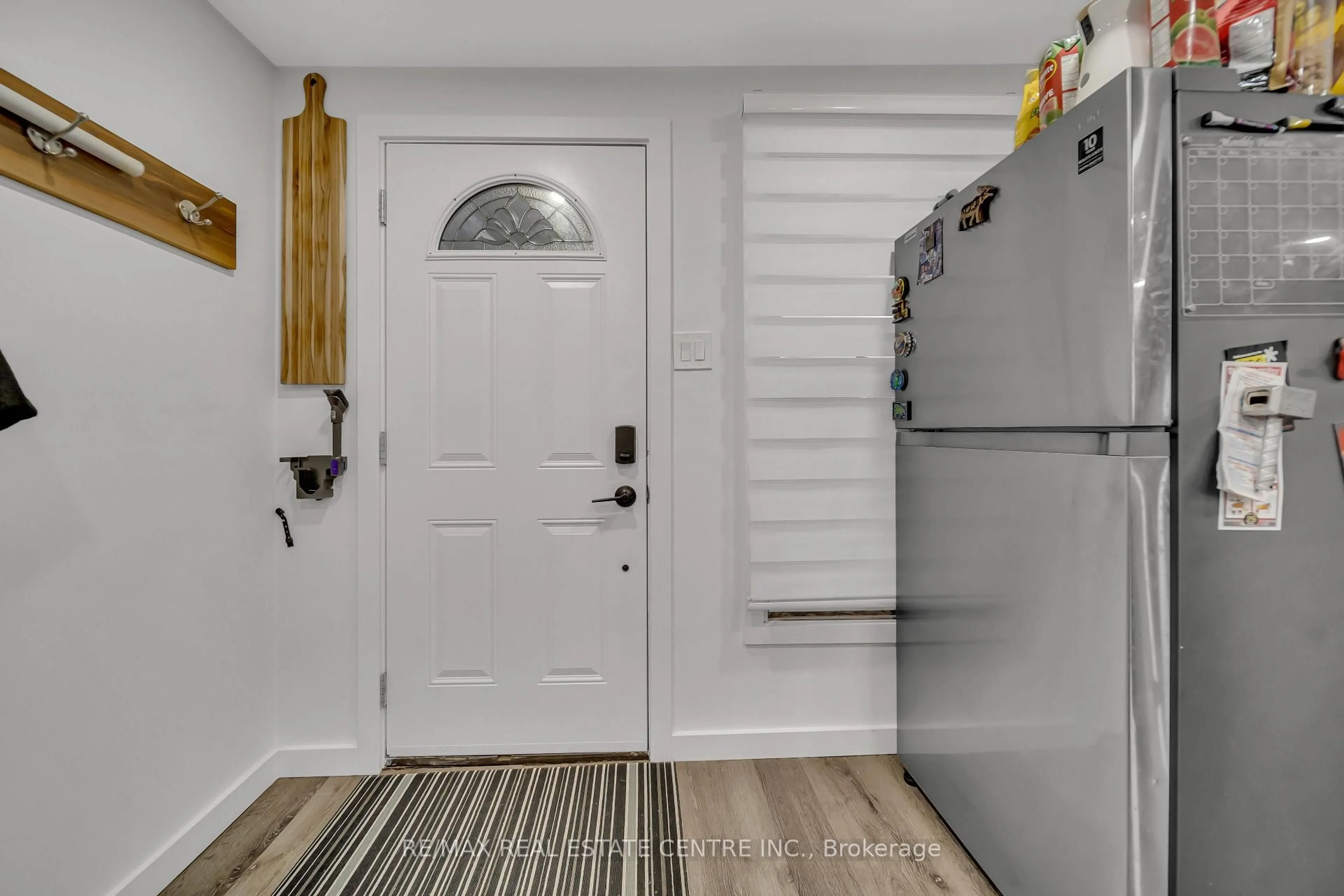 Indoor entryway for 191 Margaret Ave, Hamilton Ontario L8E 2H6