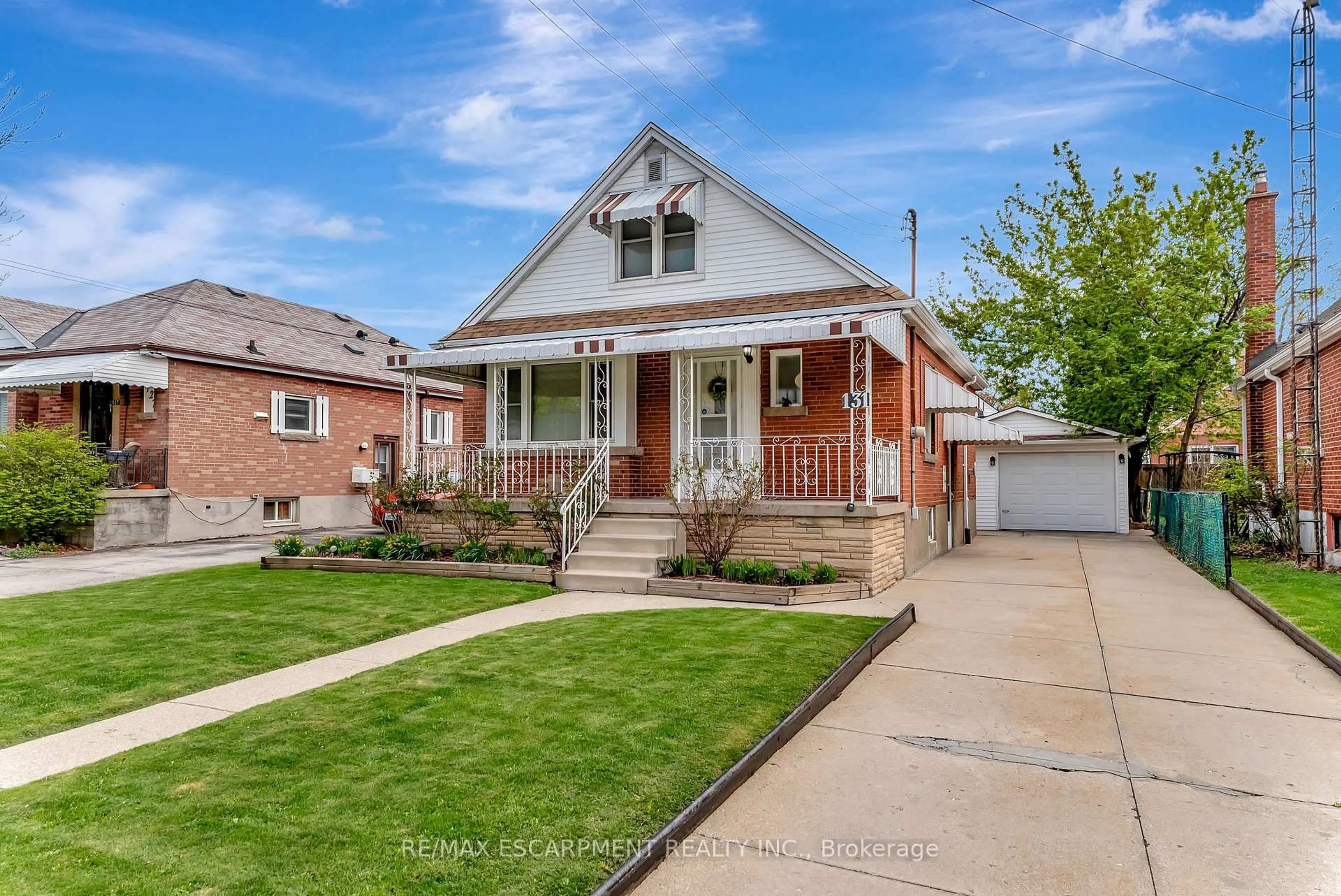 Home with brick exterior material, street for 131 East 42nd St, Hamilton Ontario L8T 3A2