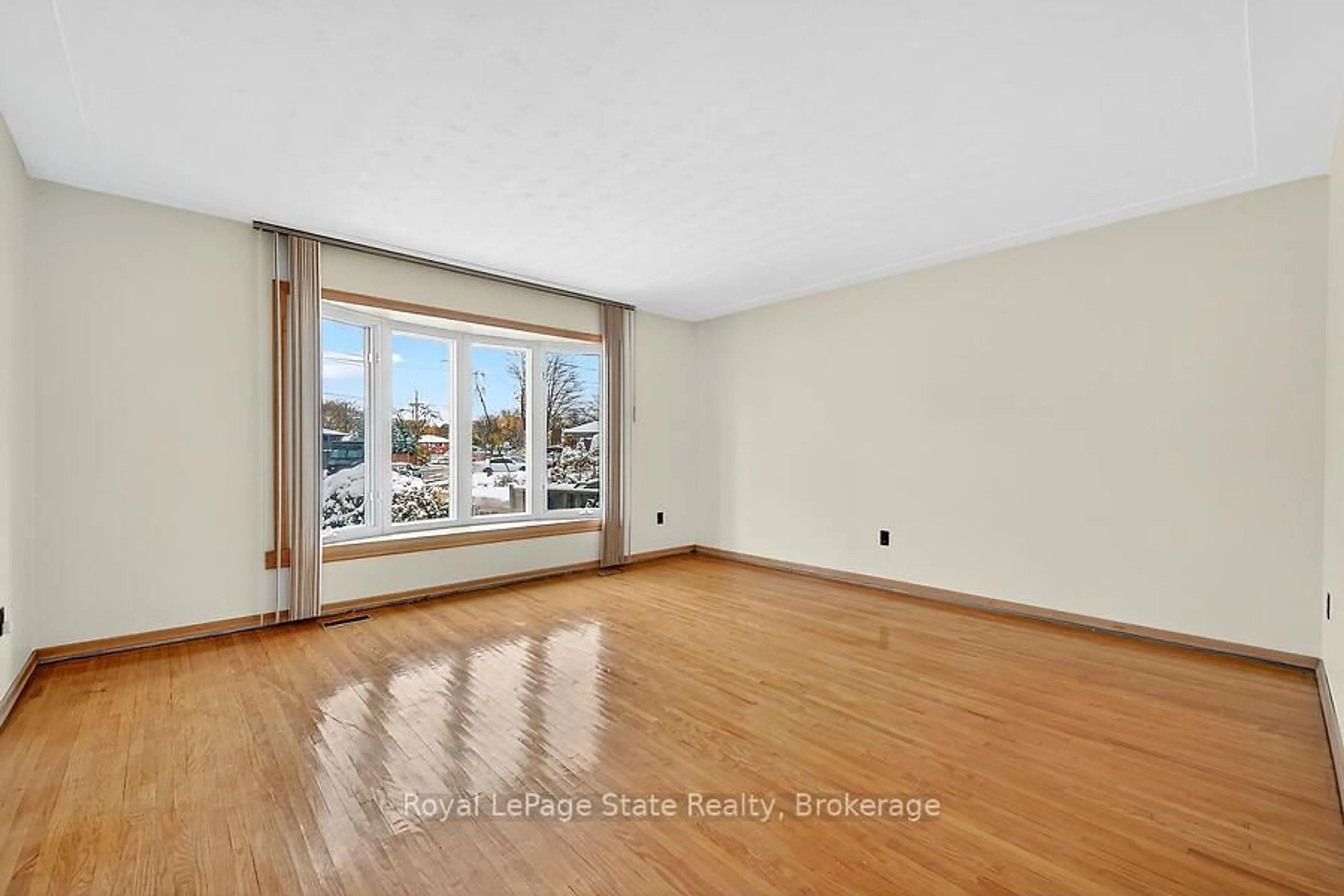 A pic of a room for 80 Tyrone Dr, Hamilton Ontario L9C 2M7