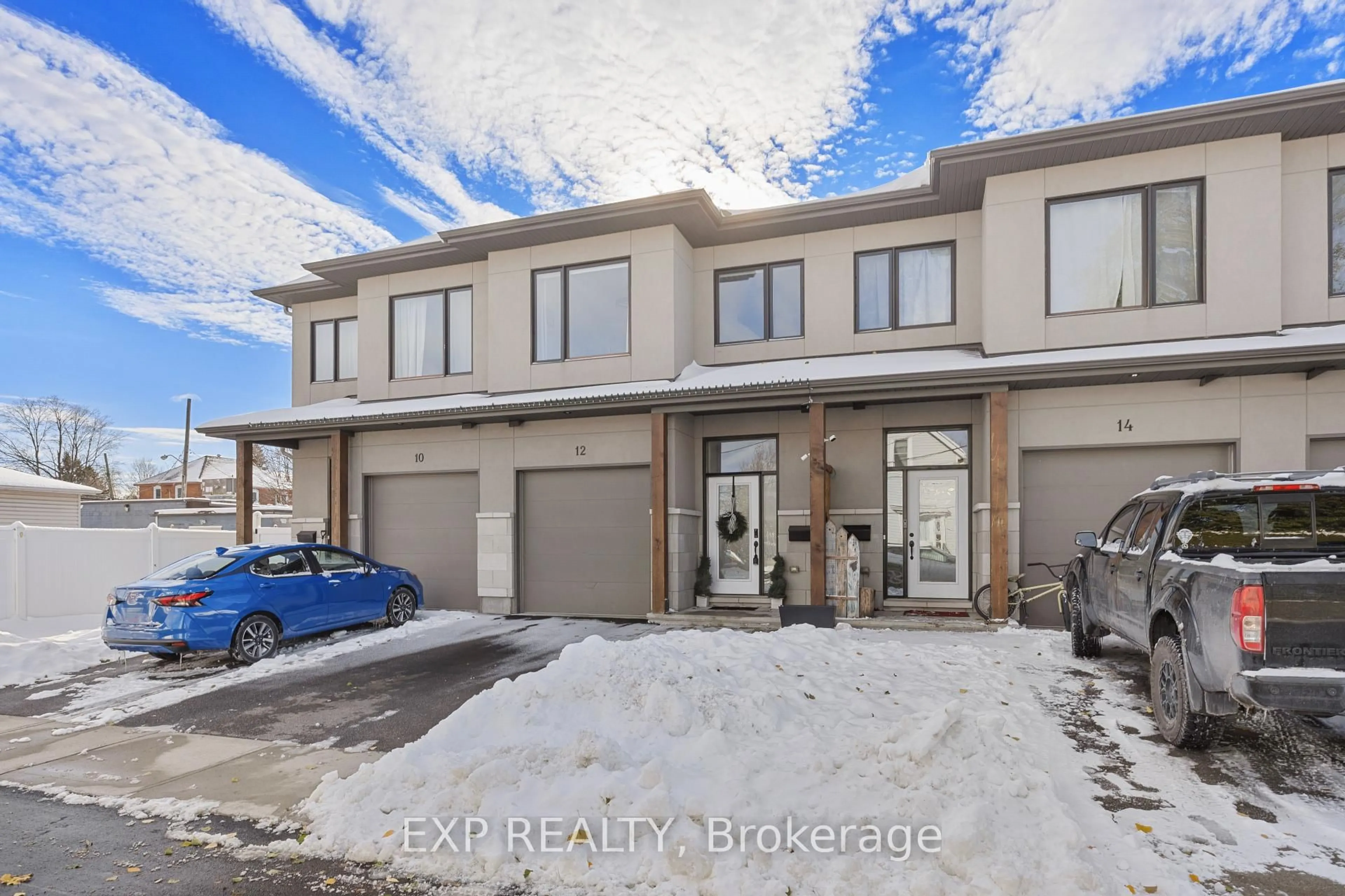 A pic from outside/outdoor area/front of a property/back of a property/a pic from drone, street for 12 CHARLES St, Carleton Place Ontario K7C 2Y1