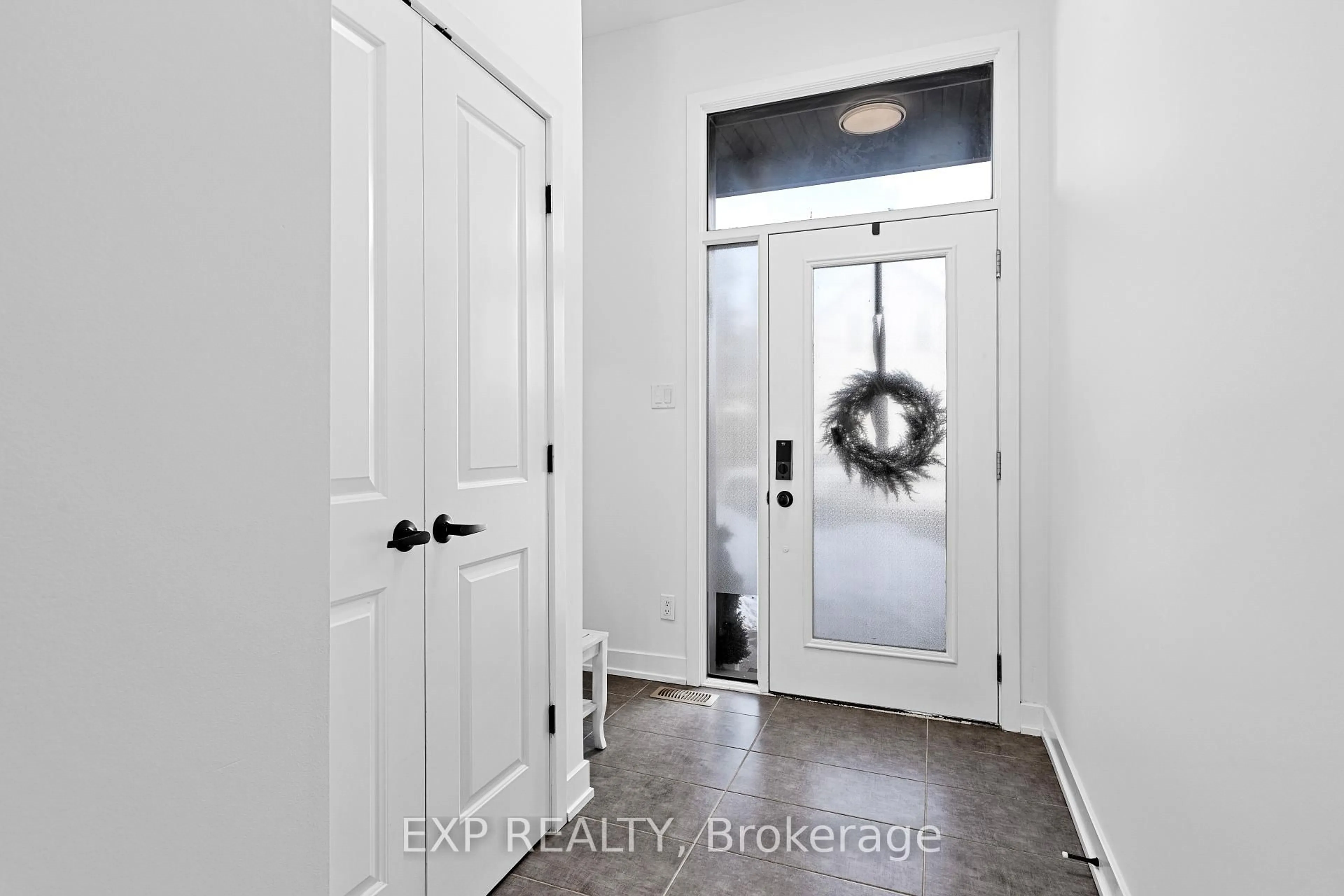 Indoor entryway for 12 CHARLES St, Carleton Place Ontario K7C 2Y1