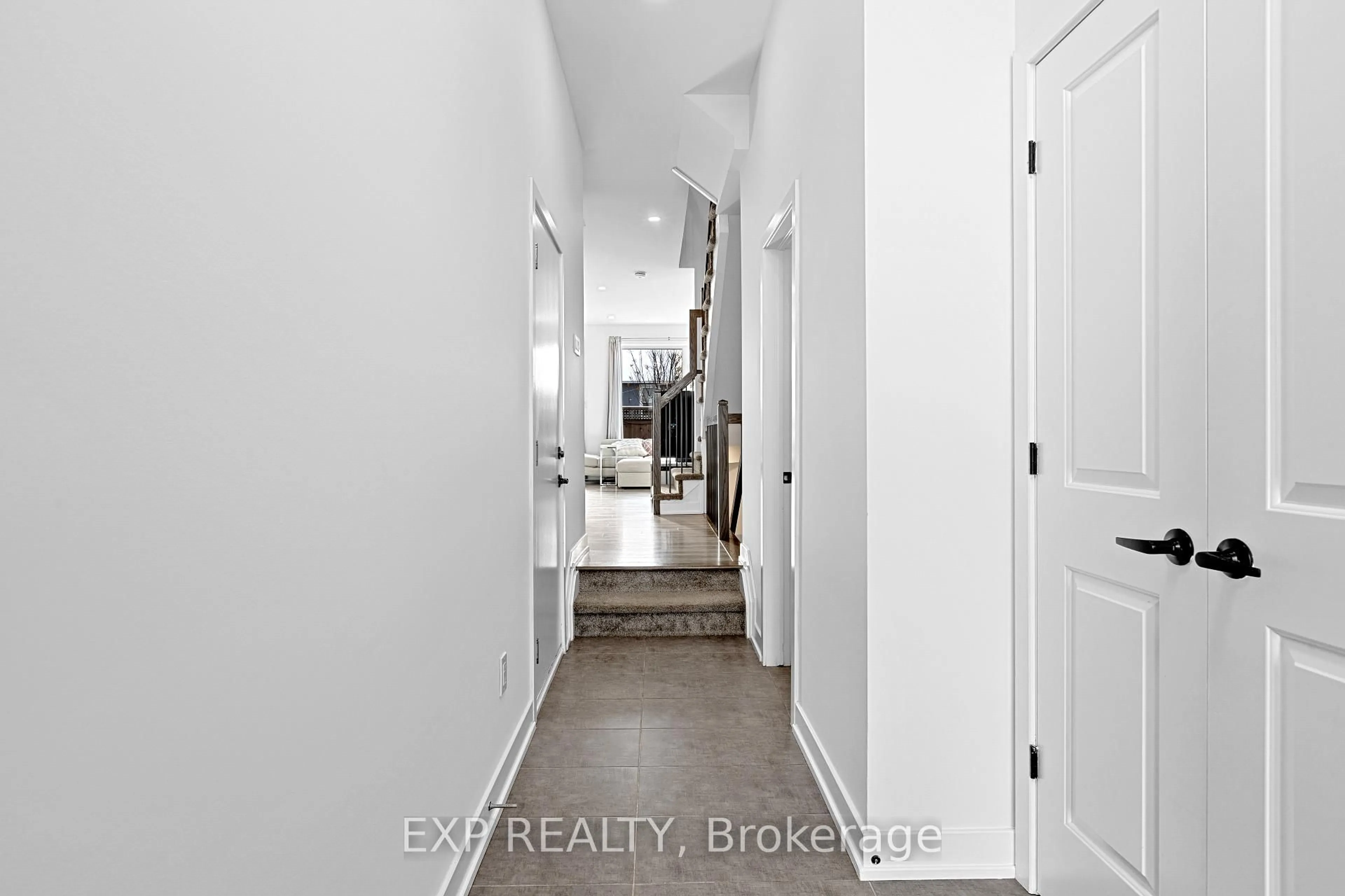 Indoor entryway for 12 CHARLES St, Carleton Place Ontario K7C 2Y1