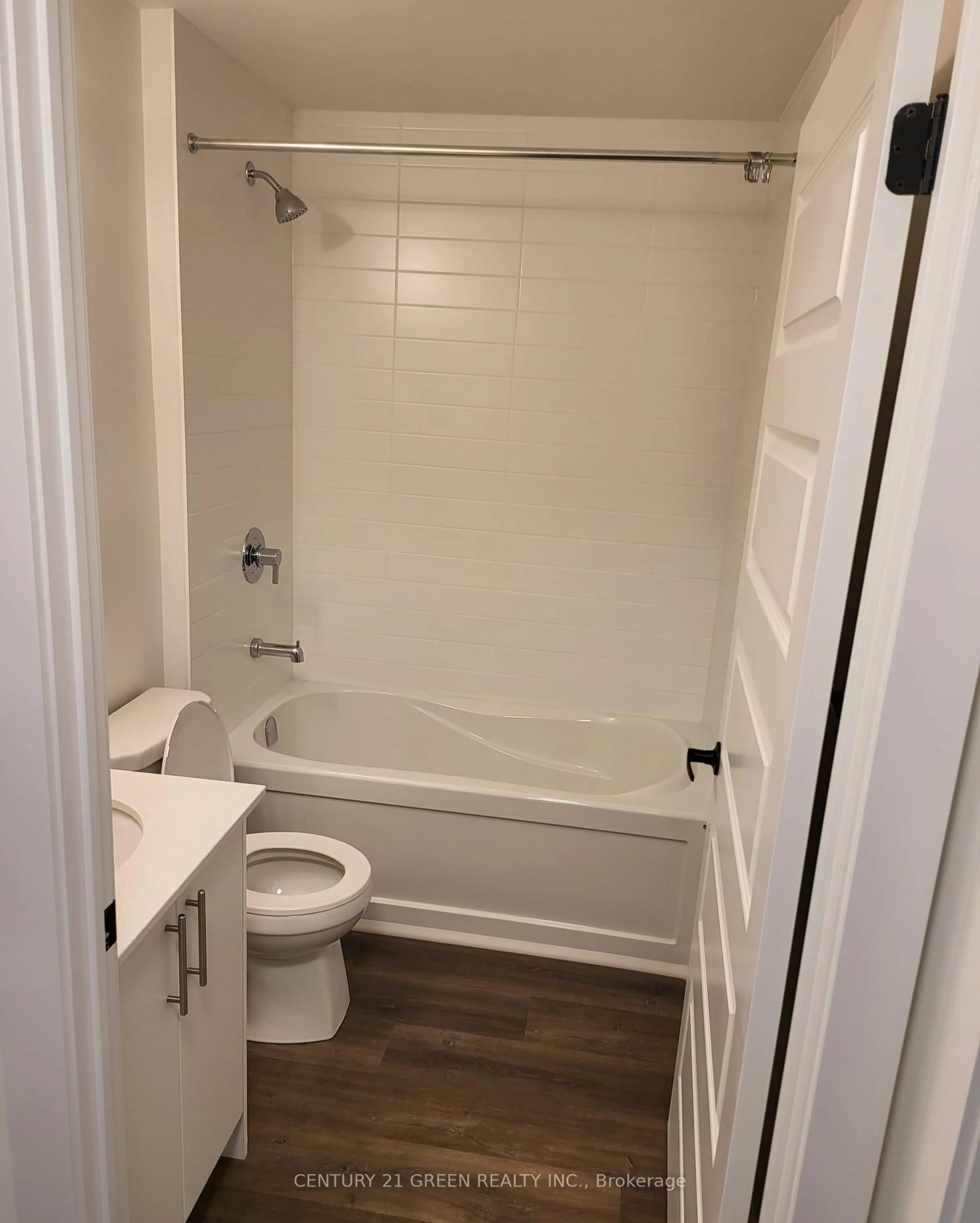 Standard bathroom, floor is not visible for 103 Roger St #313, Waterloo Ontario N2J 0G2