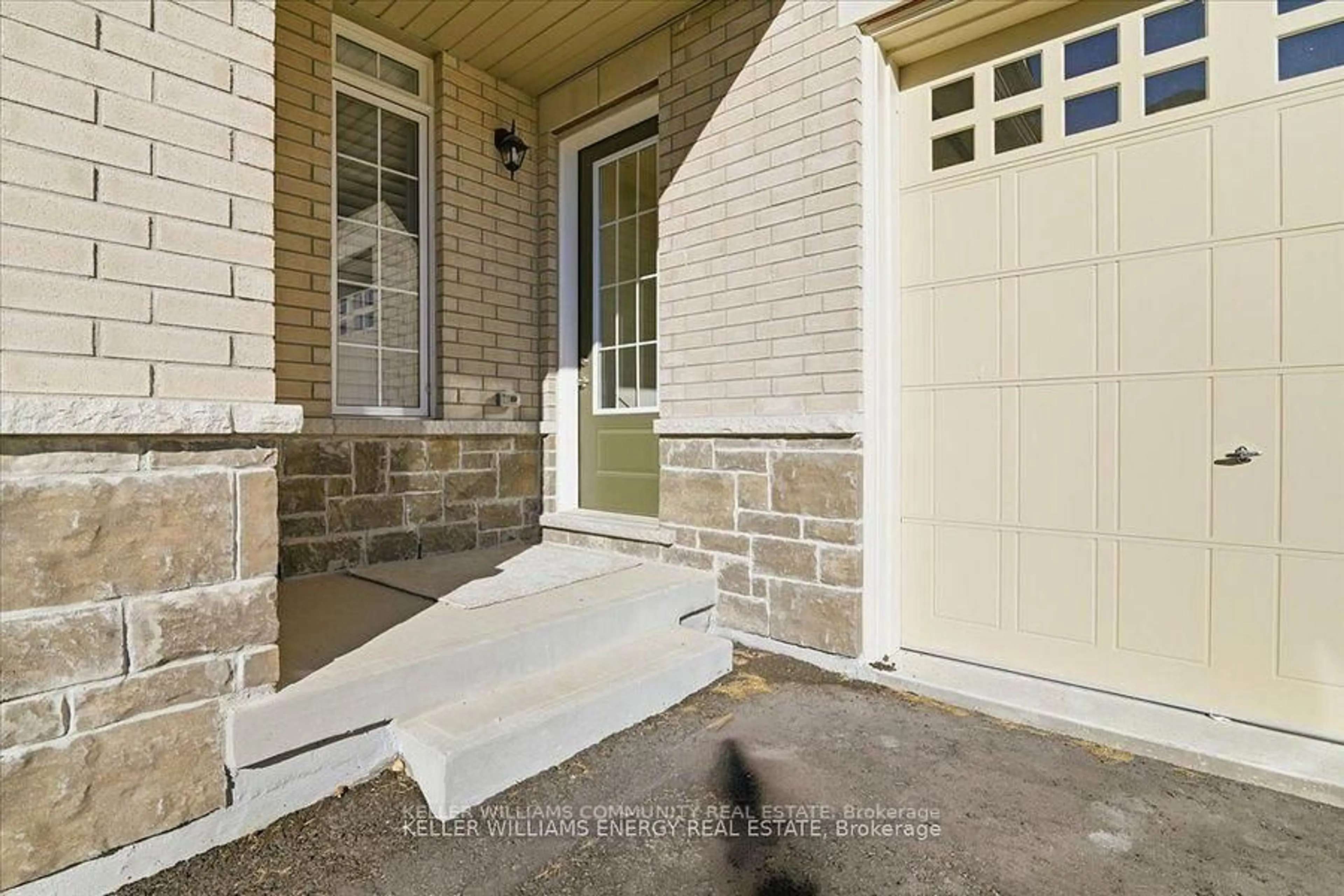 Indoor entryway for 48 Golden Meadows Dr, Otonabee-South Monaghan Ontario K9J 0K8