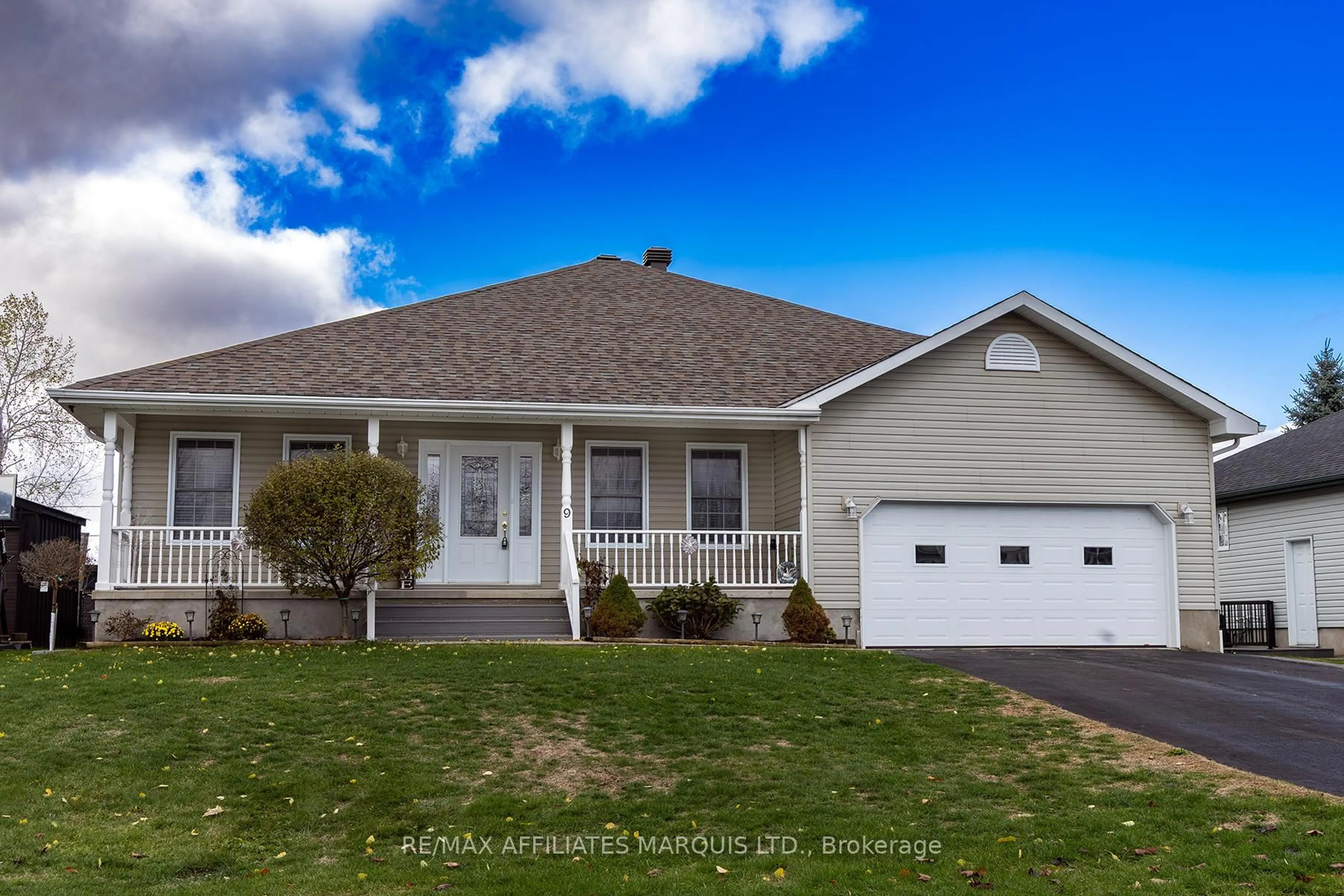 Home with vinyl exterior material, street for 9 Grove St, South Dundas Ontario K0E 1K0