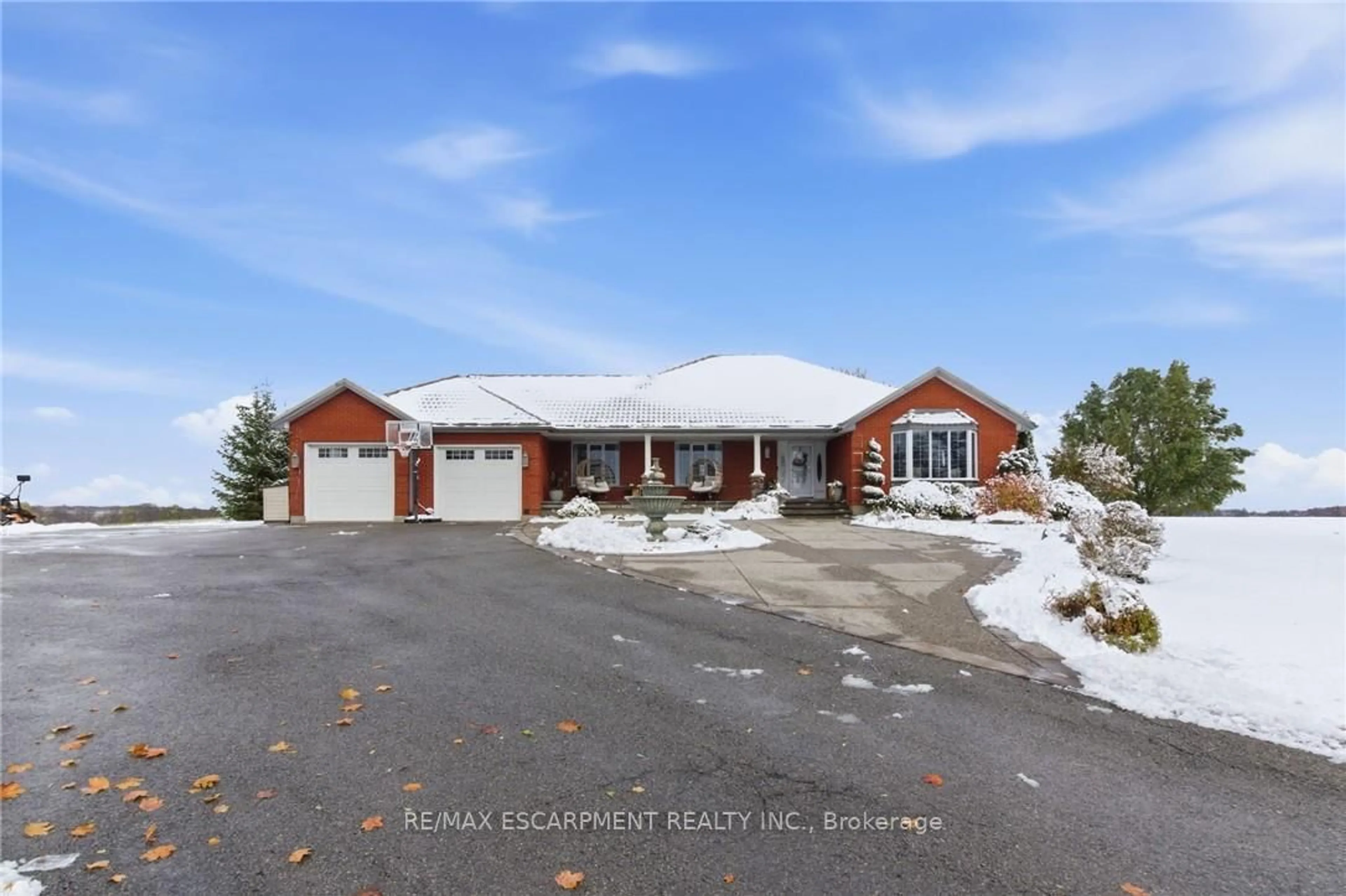 A pic from outside/outdoor area/front of a property/back of a property/a pic from drone, street for 3810 River Rd, Haldimand Ontario N3W 2K7