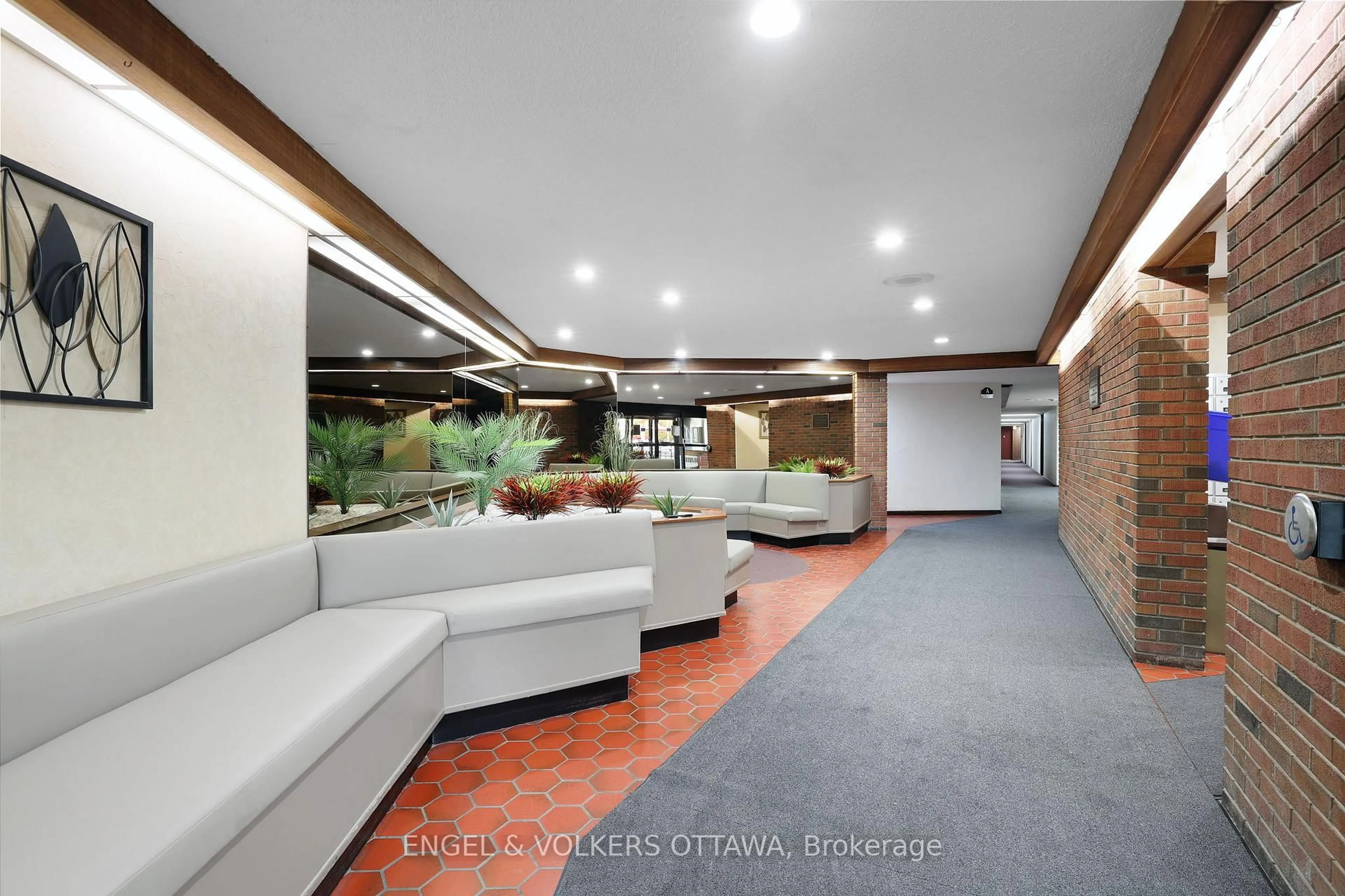 Indoor foyer for 3100 Carling Ave #814, Ottawa Ontario K2B 6J6