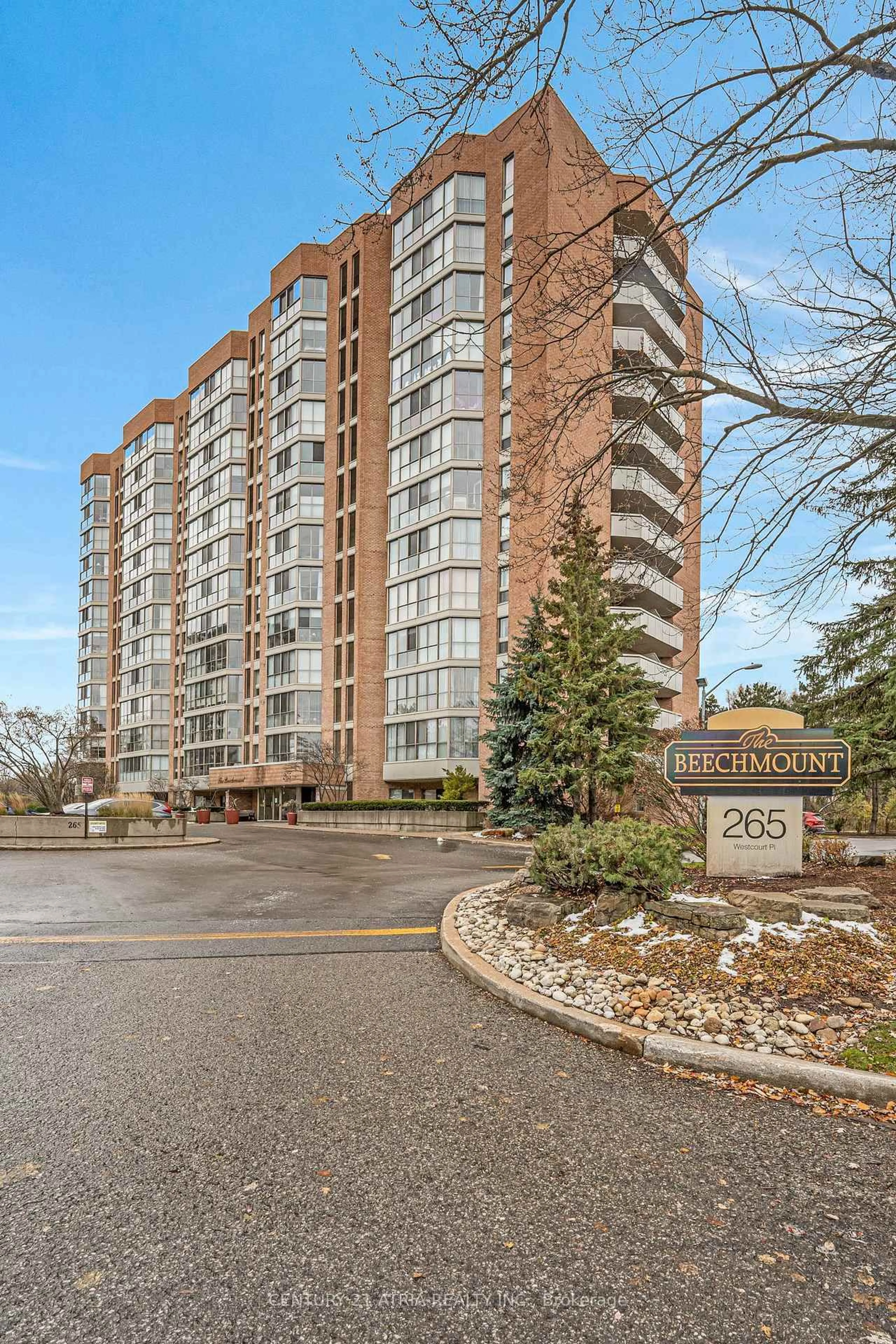 Indoor foyer for 265 Westcourt Pl #1102, Waterloo Ontario N2L 6E4