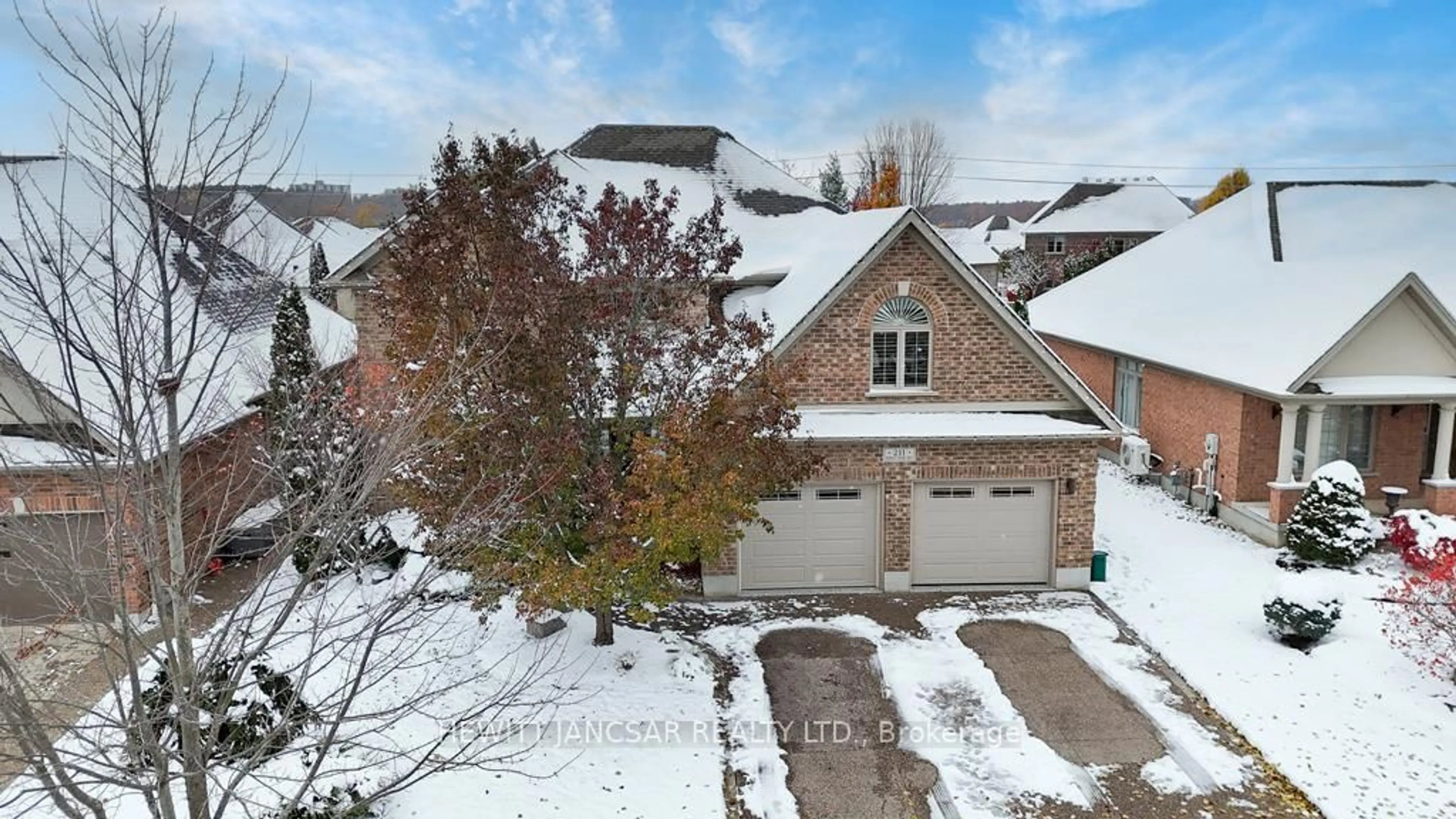 A pic from outside/outdoor area/front of a property/back of a property/a pic from drone, street for 211 Terrace Wood Cres, Kitchener Ontario N2P 2T3
