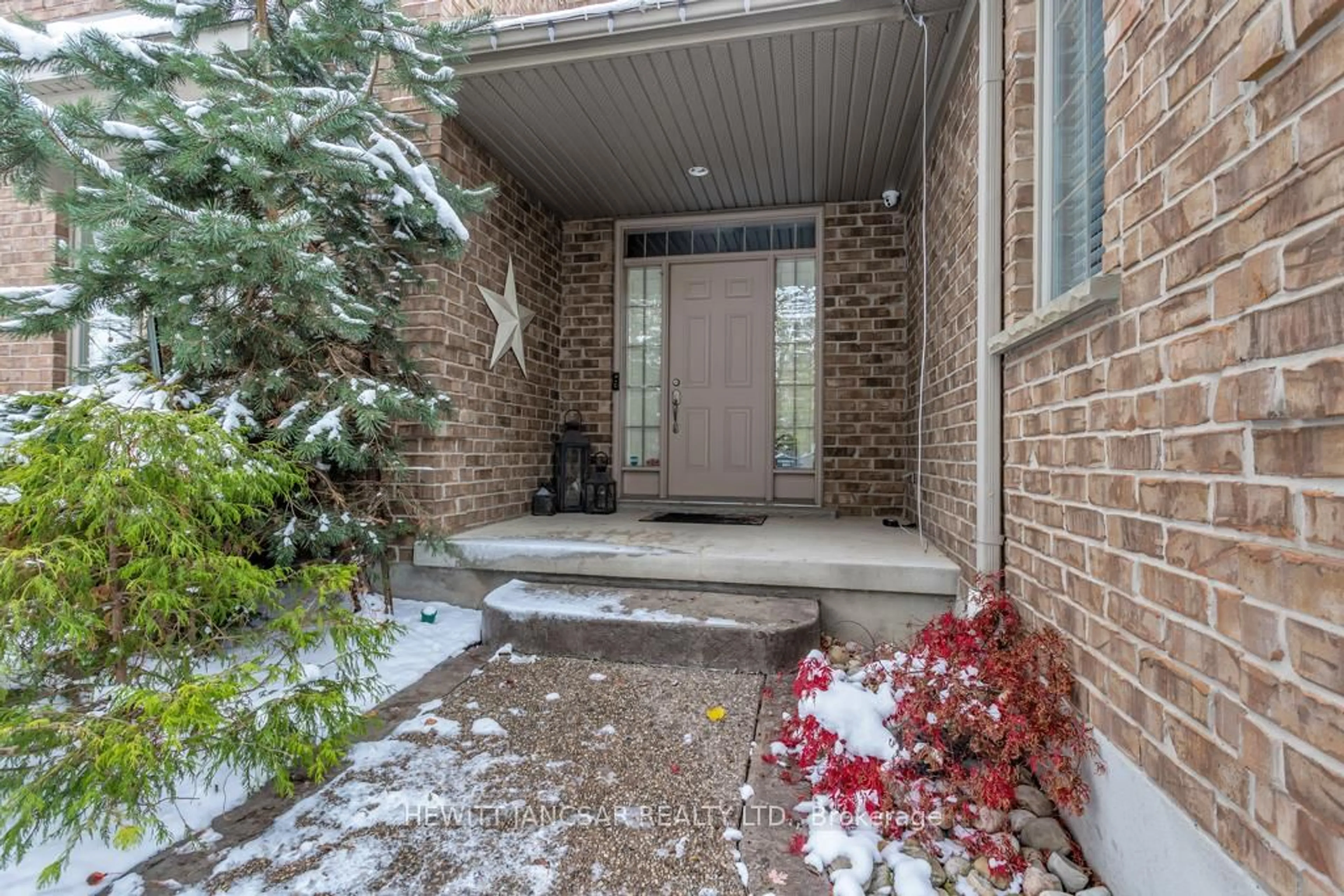 Indoor entryway for 211 Terrace Wood Cres, Kitchener Ontario N2P 2T3