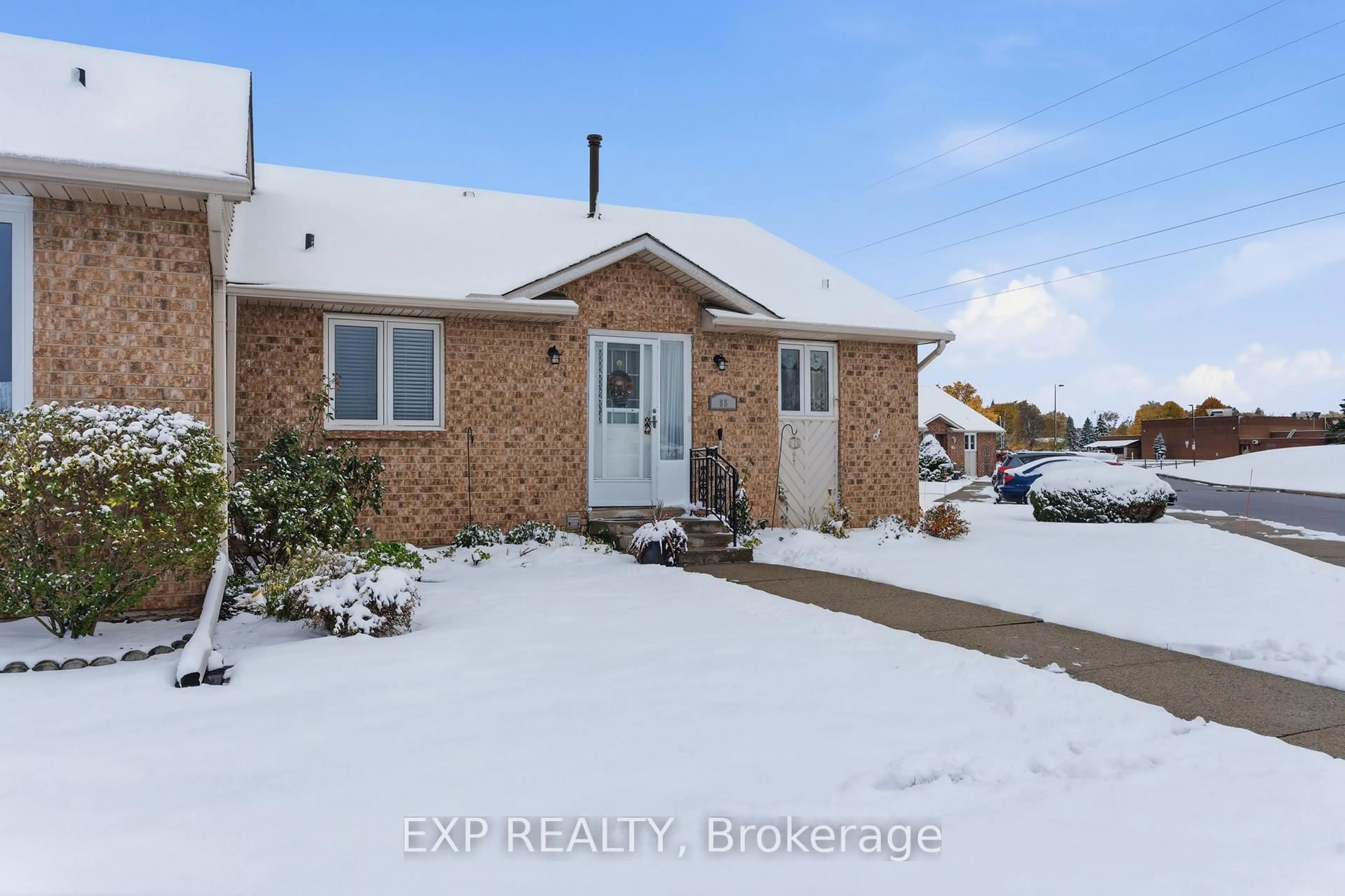 A pic from outside/outdoor area/front of a property/back of a property/a pic from drone, street for 122 Bunting Rd #88, St. Catharines Ontario L2P 3X7