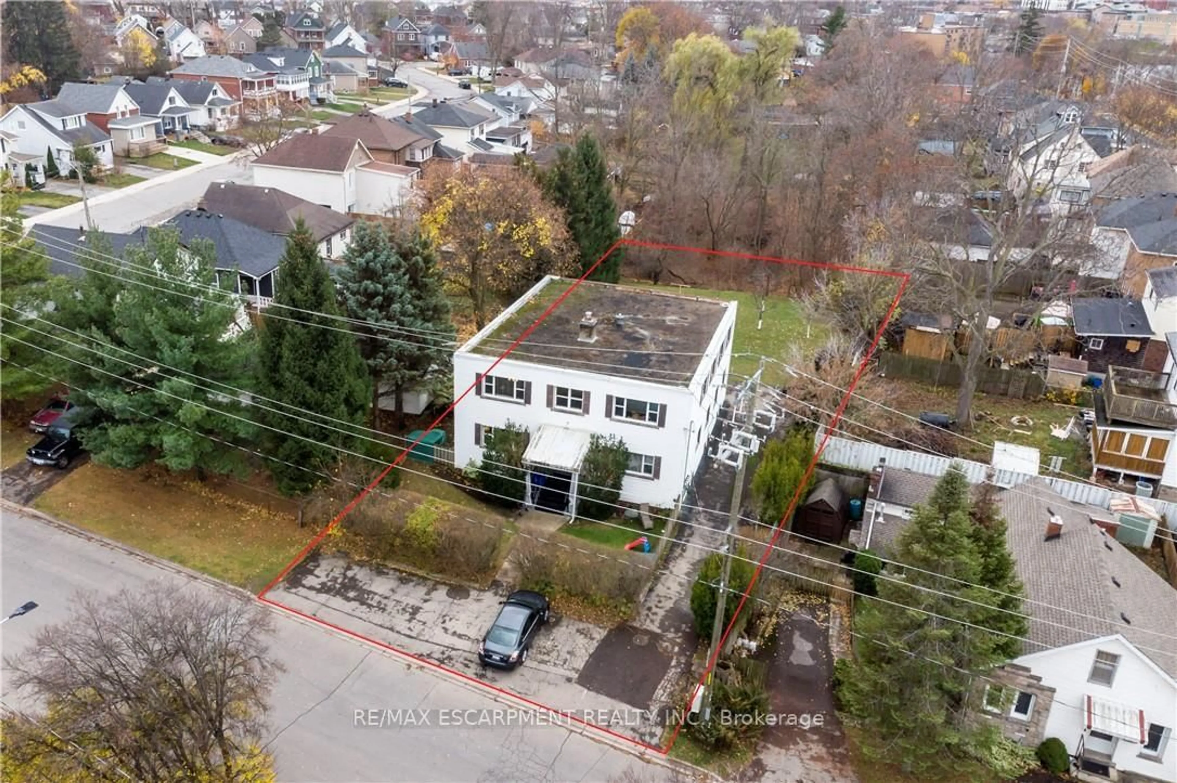 A pic from outside/outdoor area/front of a property/back of a property/a pic from drone, building for 13 McMaster Ave, Welland Ontario L3B 3S6