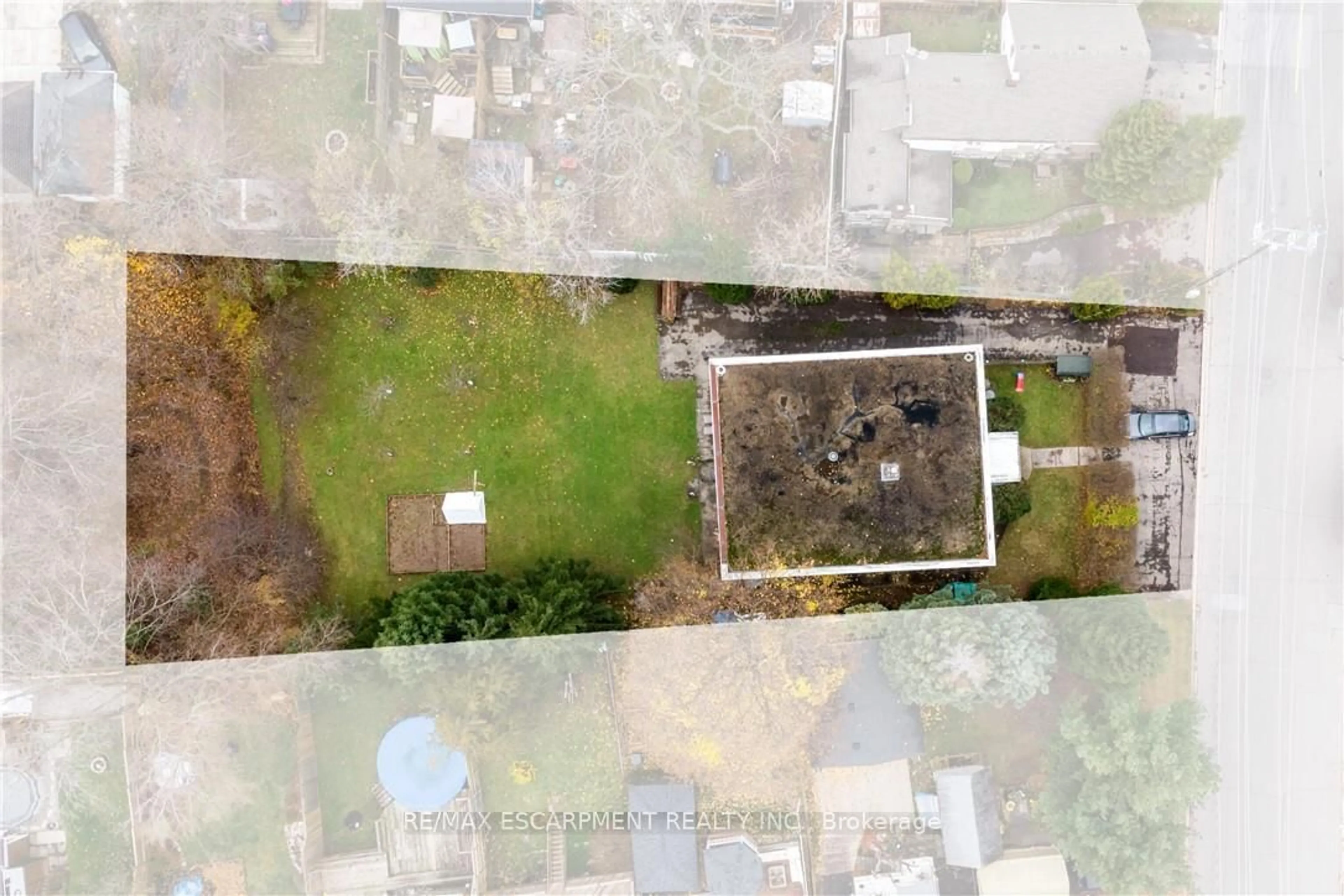 A pic from outside/outdoor area/front of a property/back of a property/a pic from drone, building for 13 McMaster Ave, Welland Ontario L3B 3S6