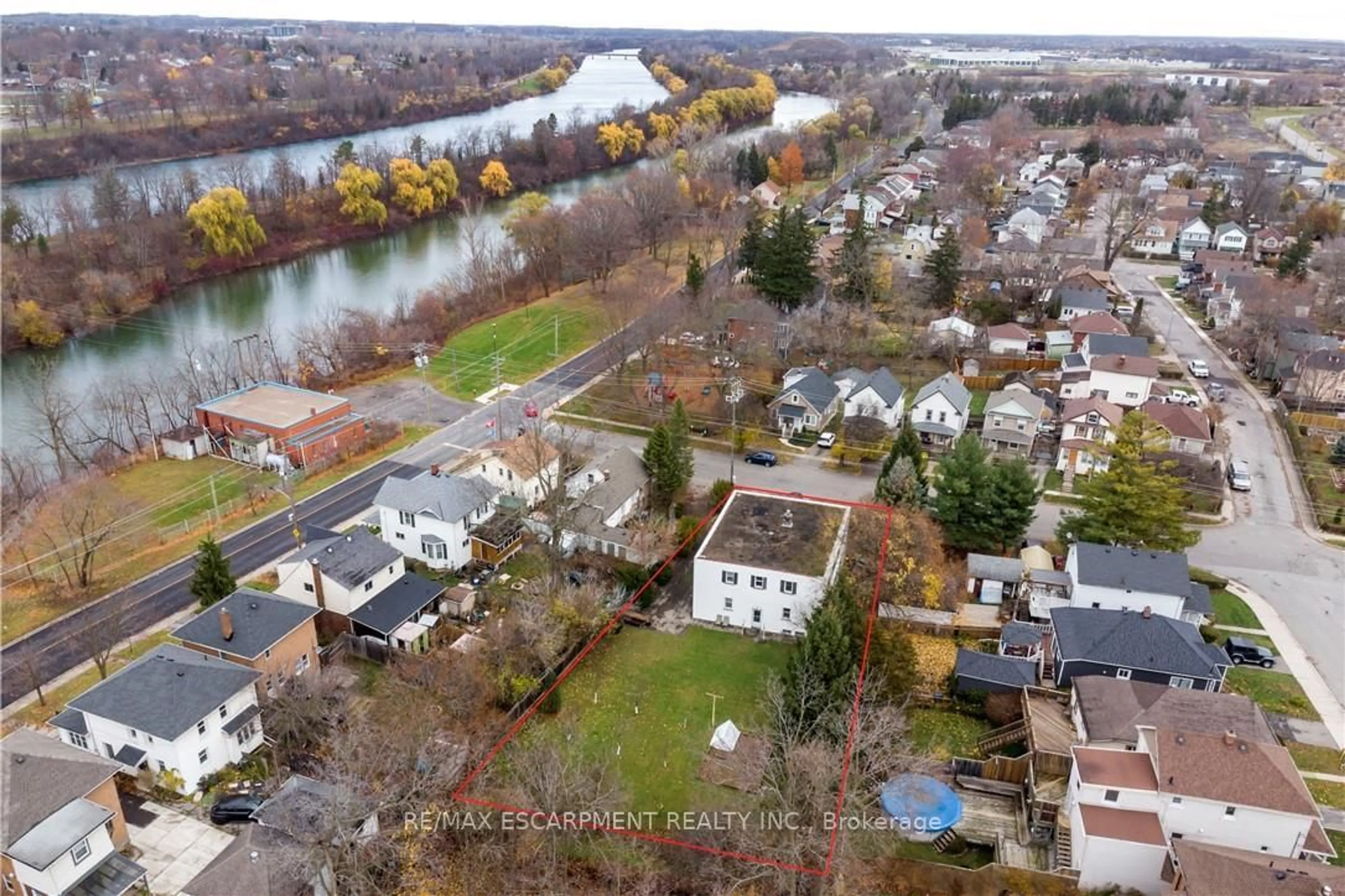 A pic from outside/outdoor area/front of a property/back of a property/a pic from drone, water/lake/river/ocean view for 13 McMaster Ave, Welland Ontario L3B 3S6